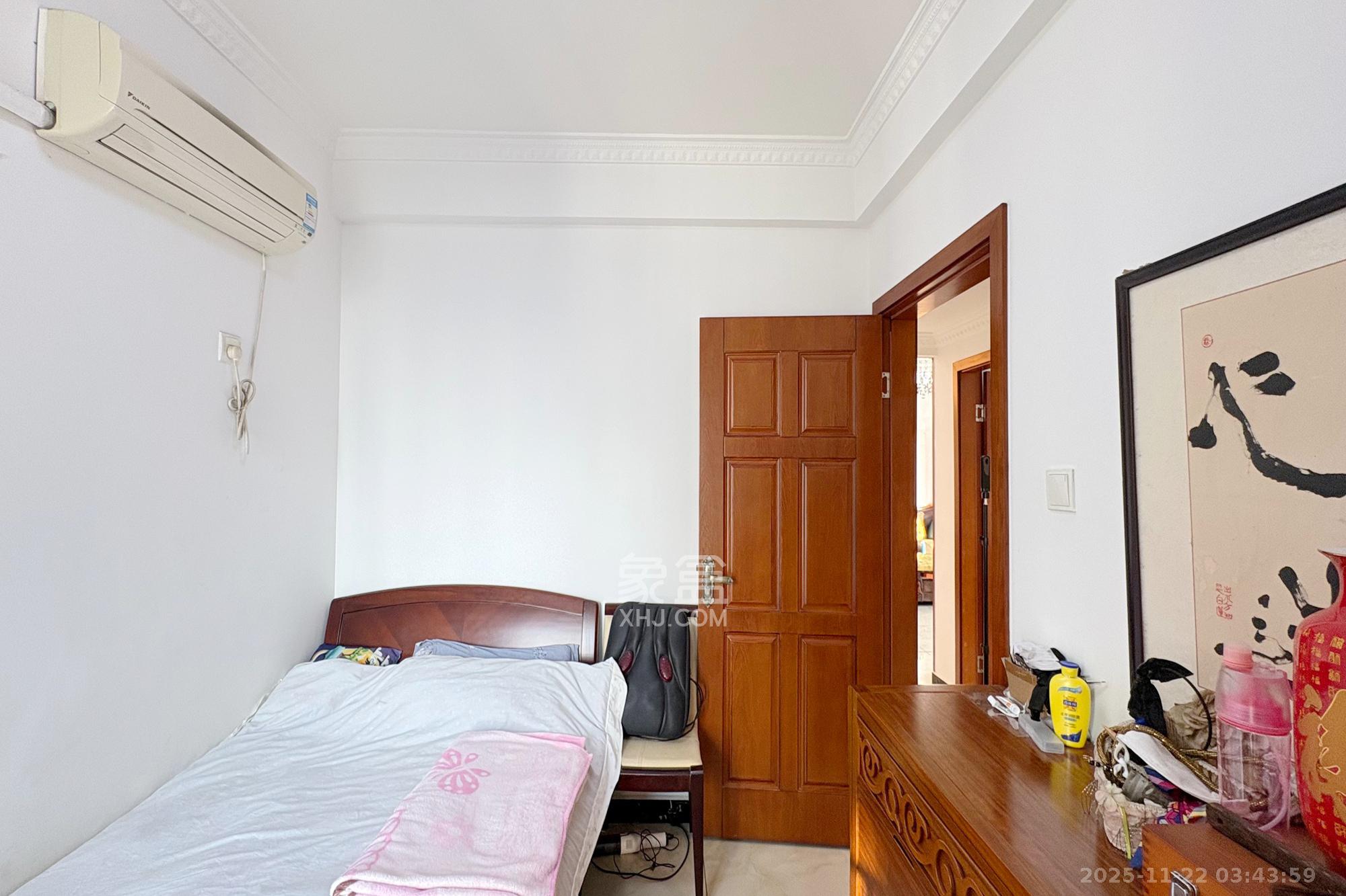 湘域中央  3室2厅2卫    206.0万卧室