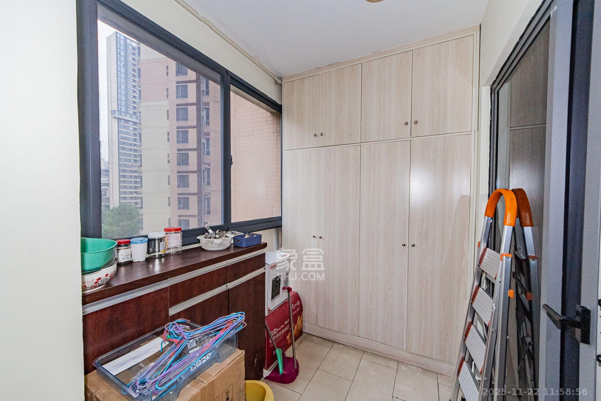 珠江花城四期花盛  3室2厅2卫    2700.0元/月室内图