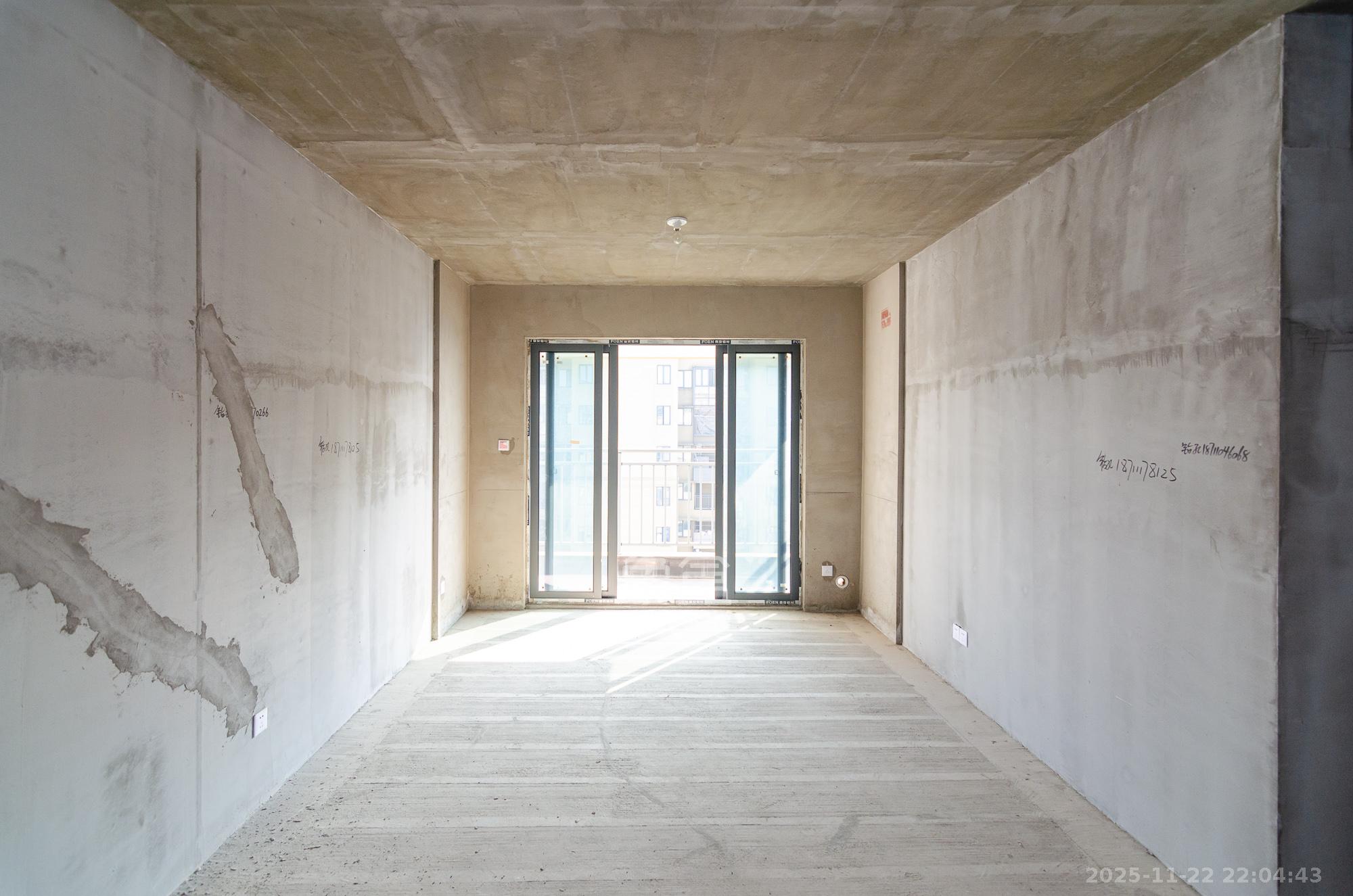 澳海澜庭  3室2厅1卫    58.0万客厅