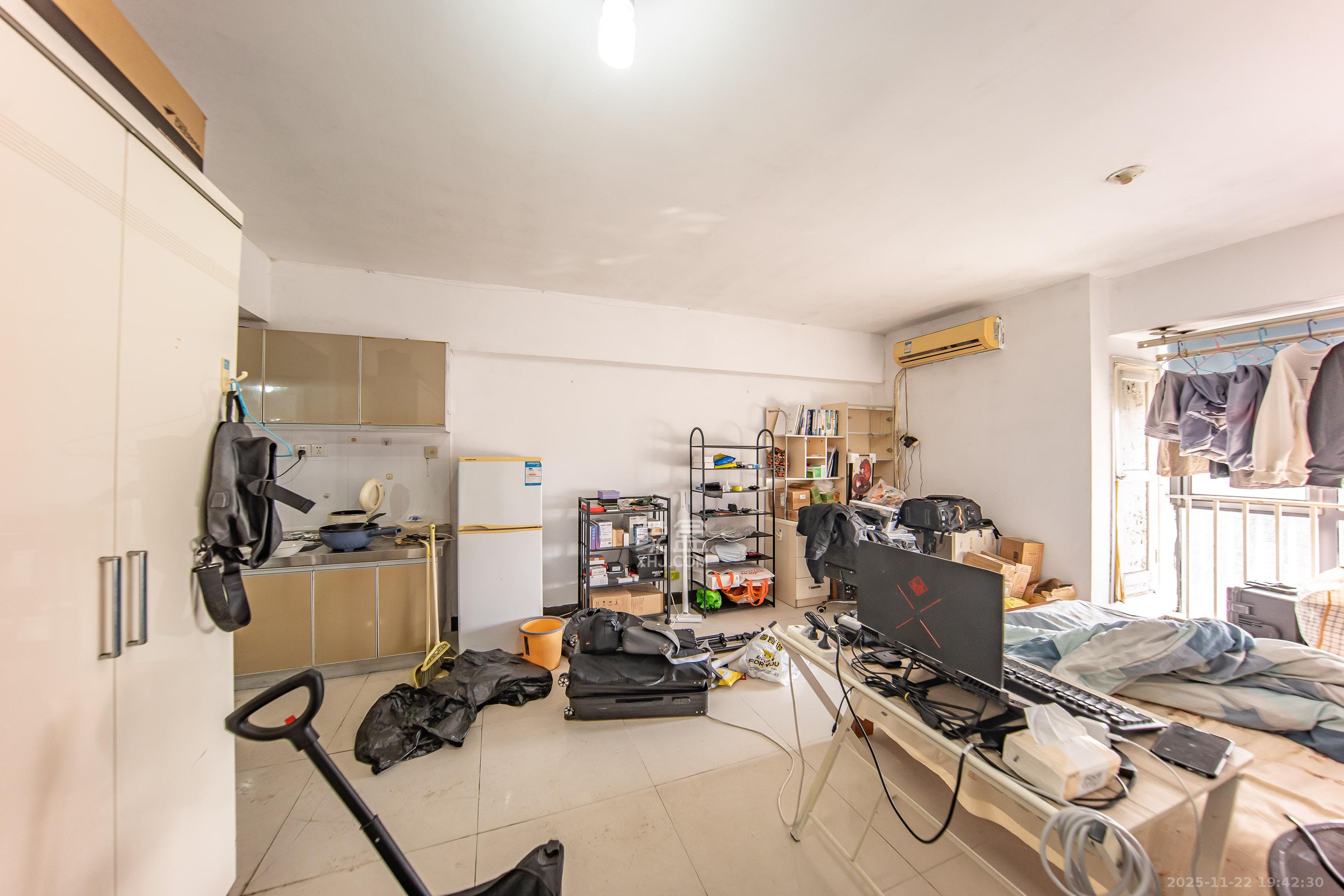 阳光100二期  1室1厅1卫    21.8万卧室