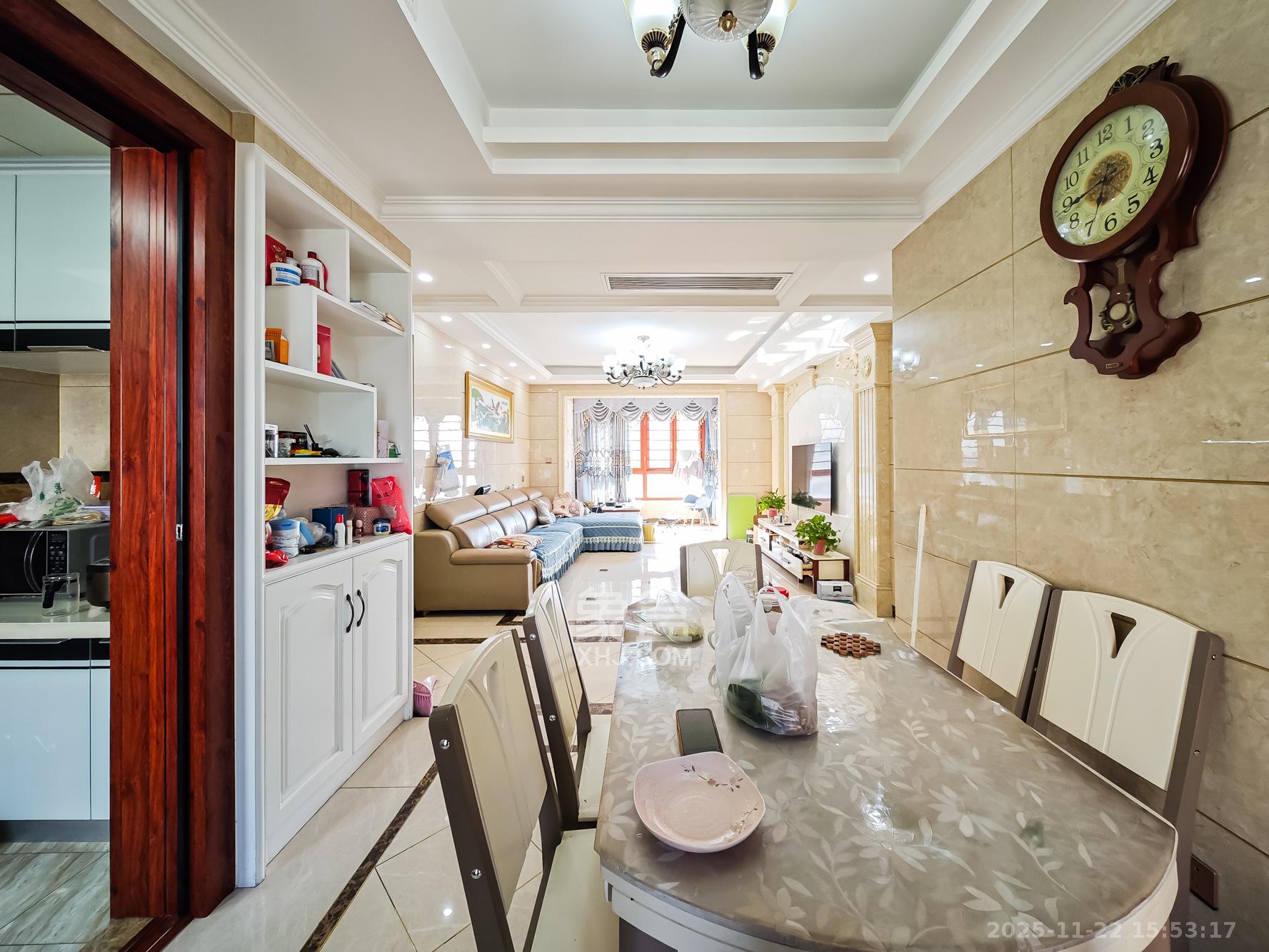 山语城三期  4室2厅2卫    126.0万客厅