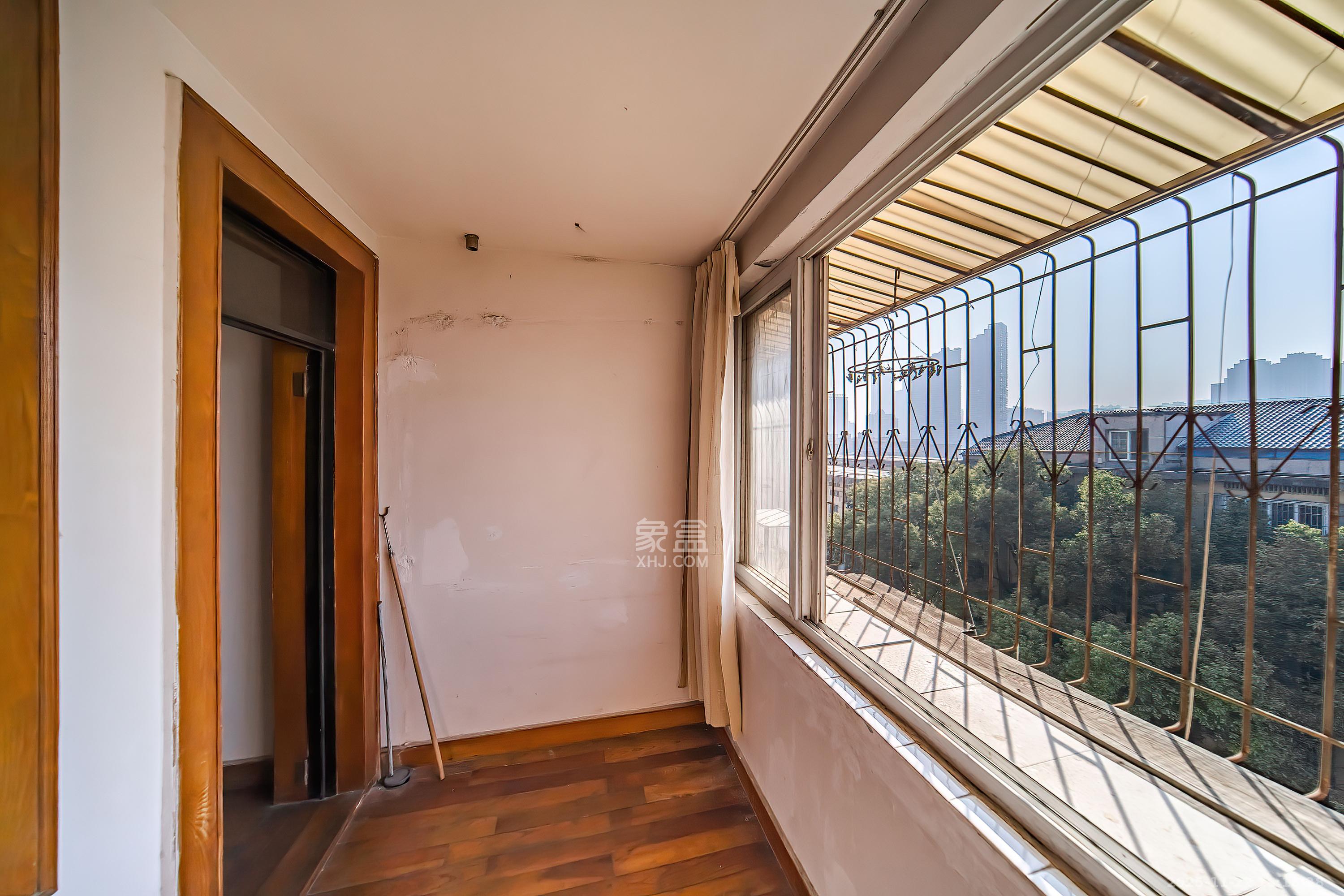 华侨公寓(九家湾) 3室2厅2卫 89.0万 华侨公寓(九家湾) 3室2厅2卫 89.0万阳台