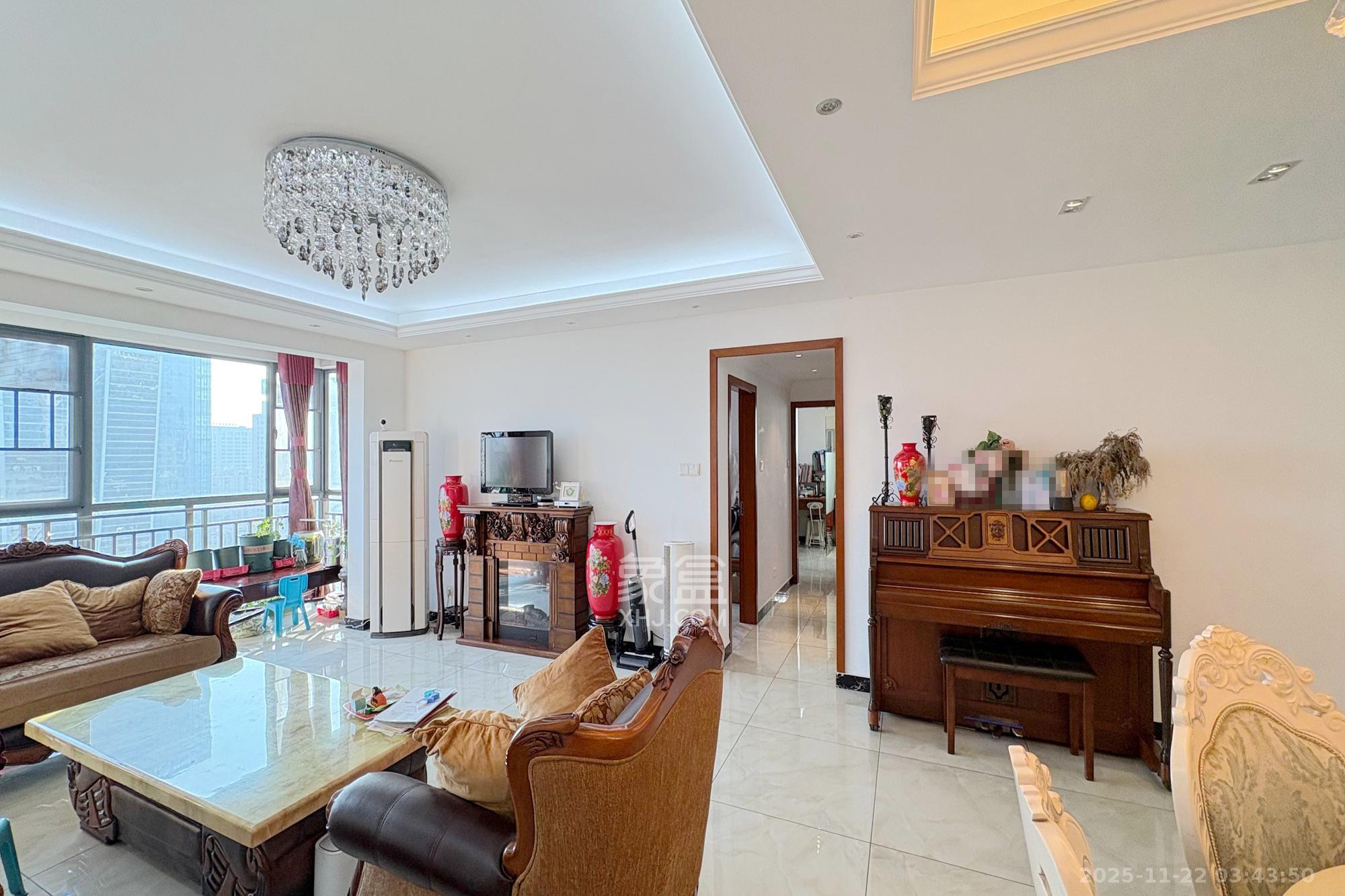 湘域中央  3室2厅2卫    206.0万客厅