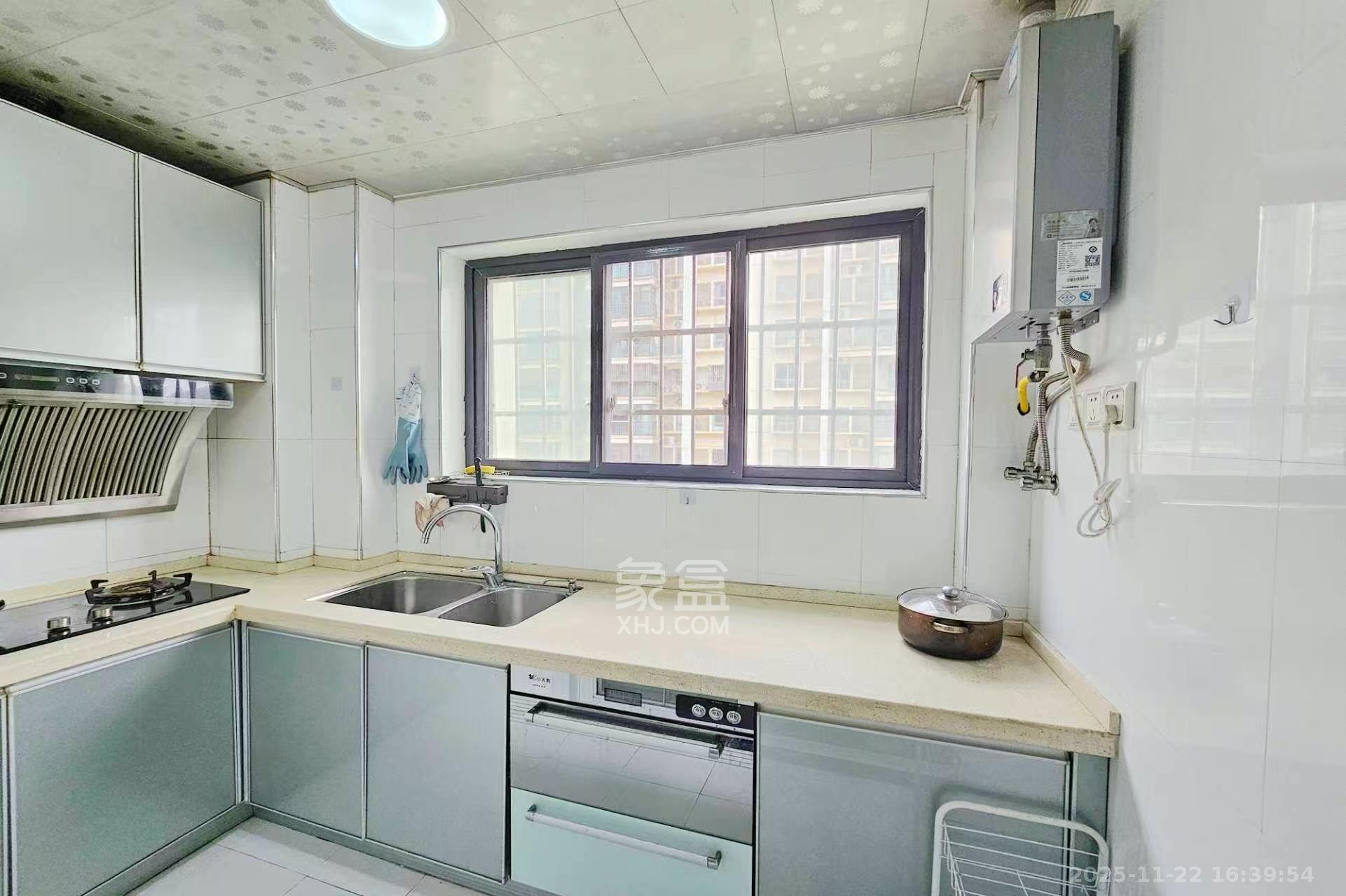 嘉宇盛世华章 3室2厅1卫 2400.0元/月 嘉宇盛世华章 3室2厅1卫 2400.0元/月室内图