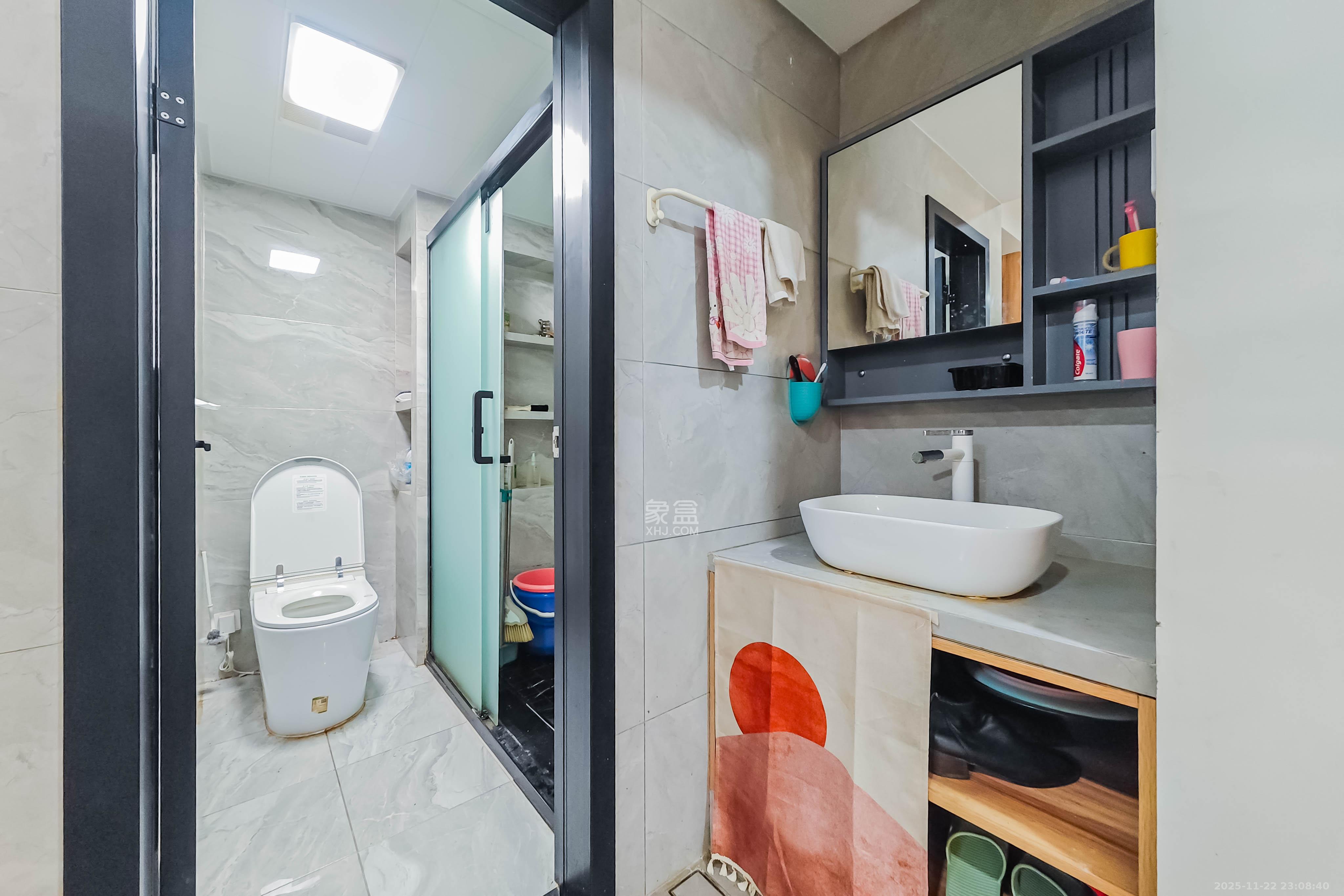 半山壹号 3室2厅2卫 135.0万 半山壹号 3室2厅2卫 135.0万卫生间