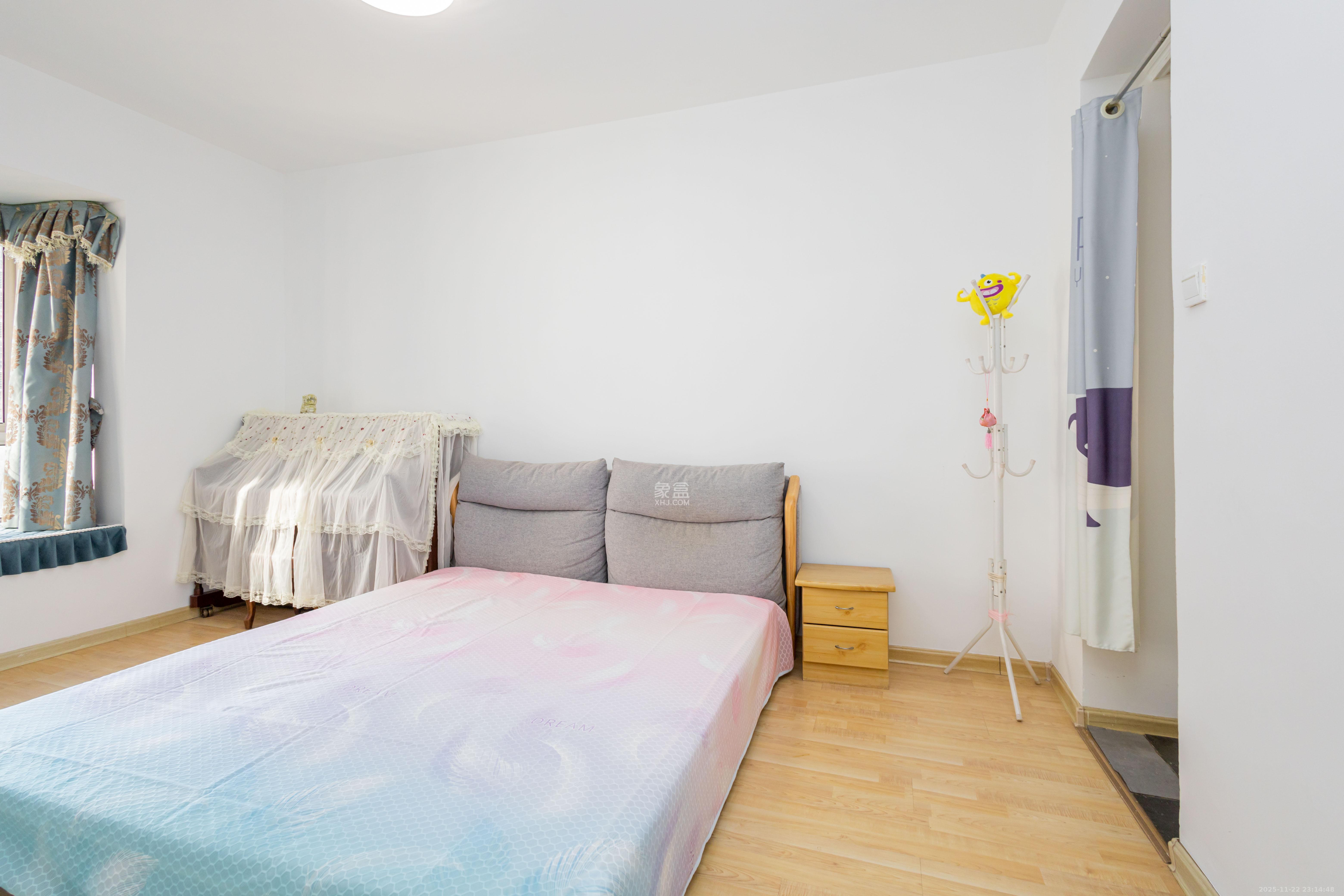 未来蜂巢  3室2厅2卫    58.0万卧室