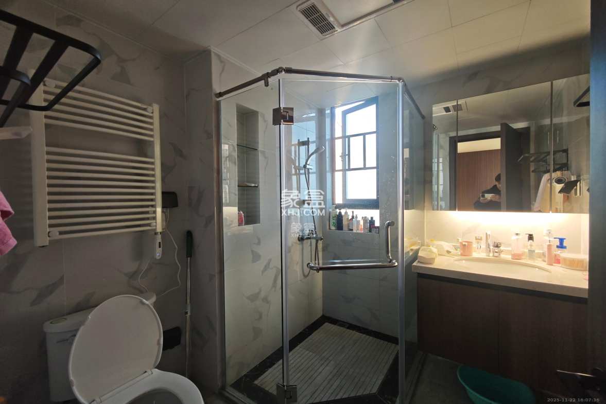 绿地V岛 4室2厅2卫 3500.0元/月 绿地V岛 4室2厅2卫 3500.0元/月室内图