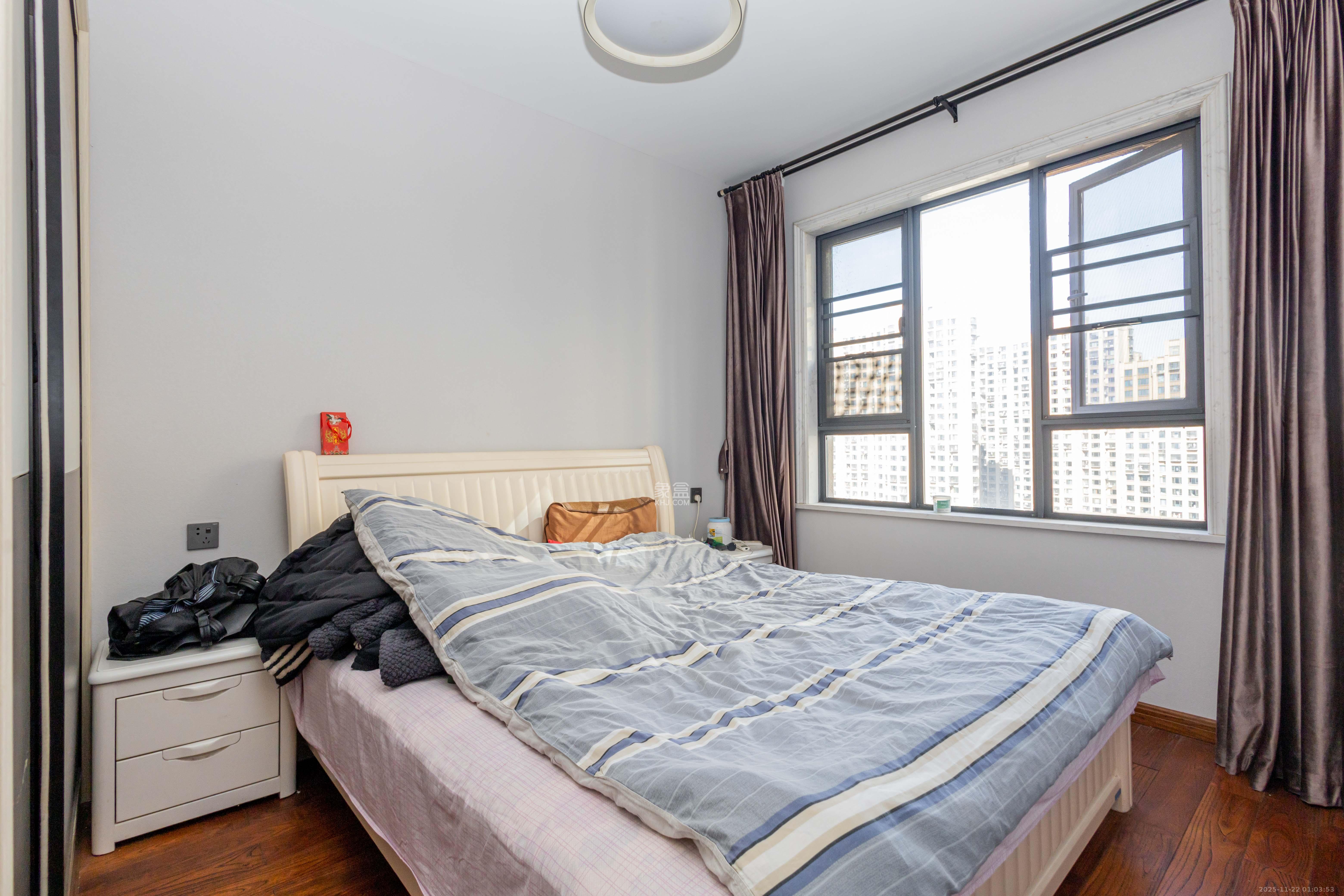 爵世名邸东湖（东湖壹号企业总部基地）  4室2厅2卫    129.8万卧室