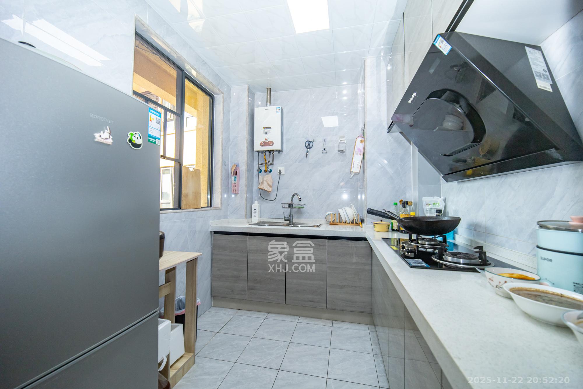 五矿沁园金城(春和景园) 3室2厅1卫 99.0万 五矿沁园金城(春和景园) 3室2厅1卫 99.0万厨房