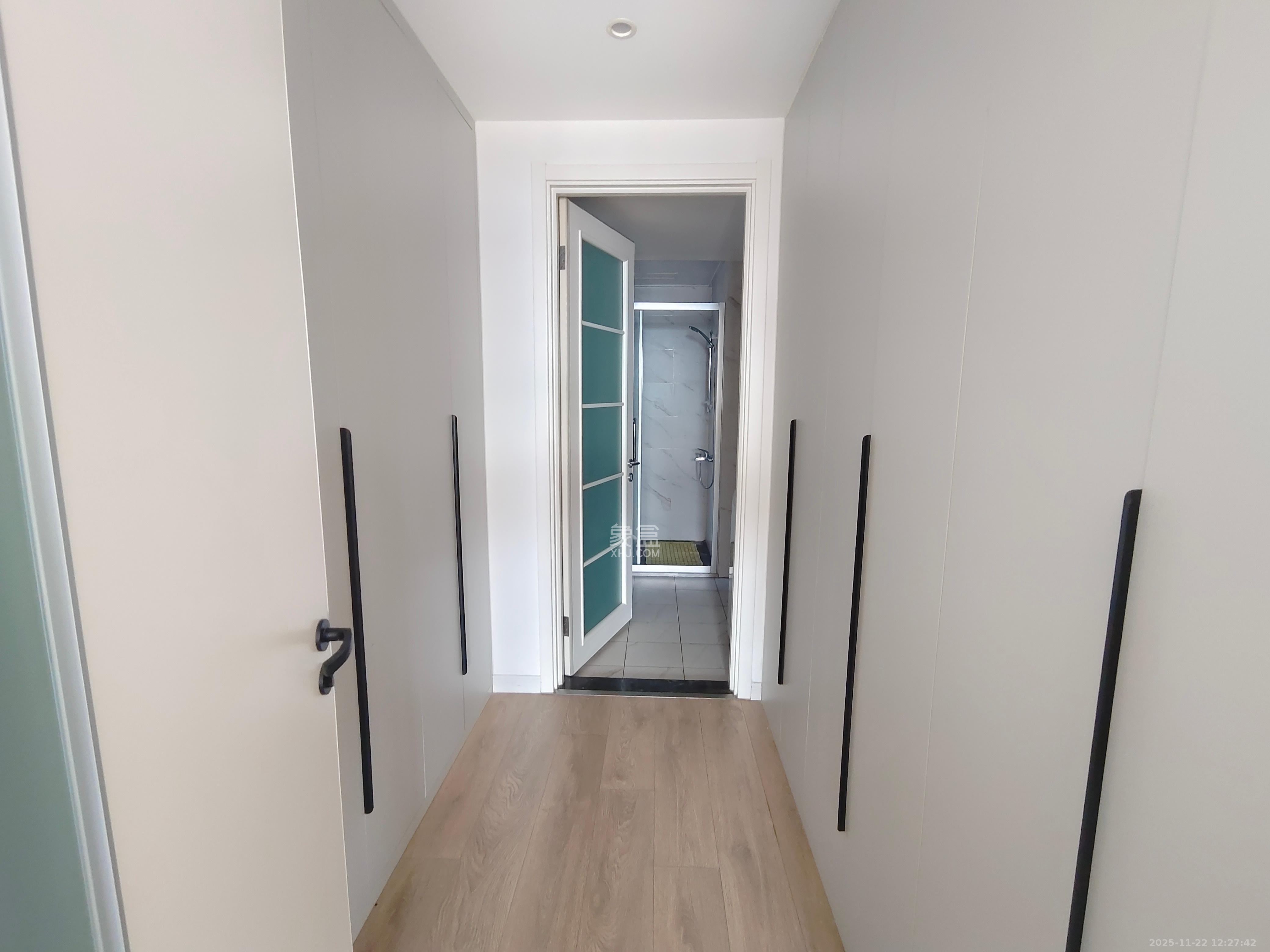 恩瑞御西湖  4室2厅3卫    6000.0元/月室内图