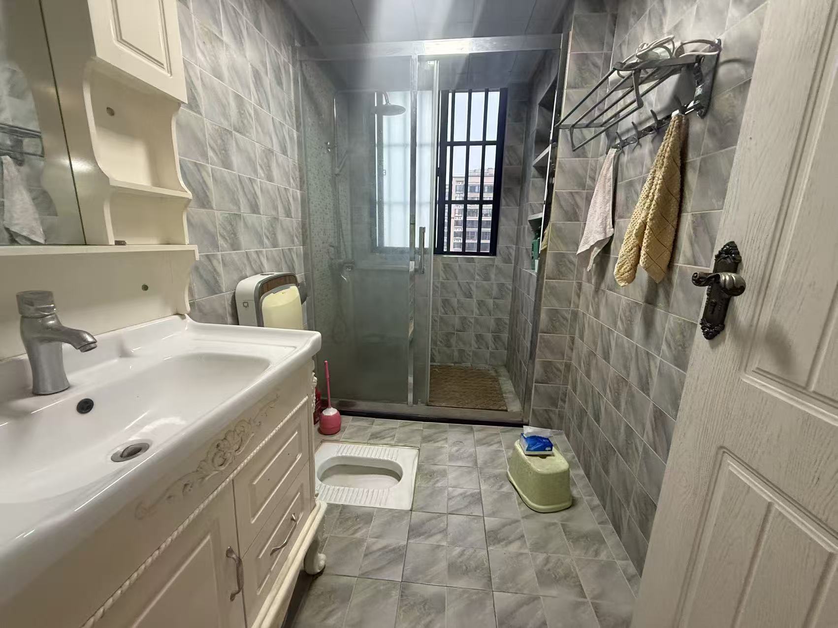 海秀花园 3室2厅2卫 163.0万 海秀花园 3室2厅2卫 163.0万室内图