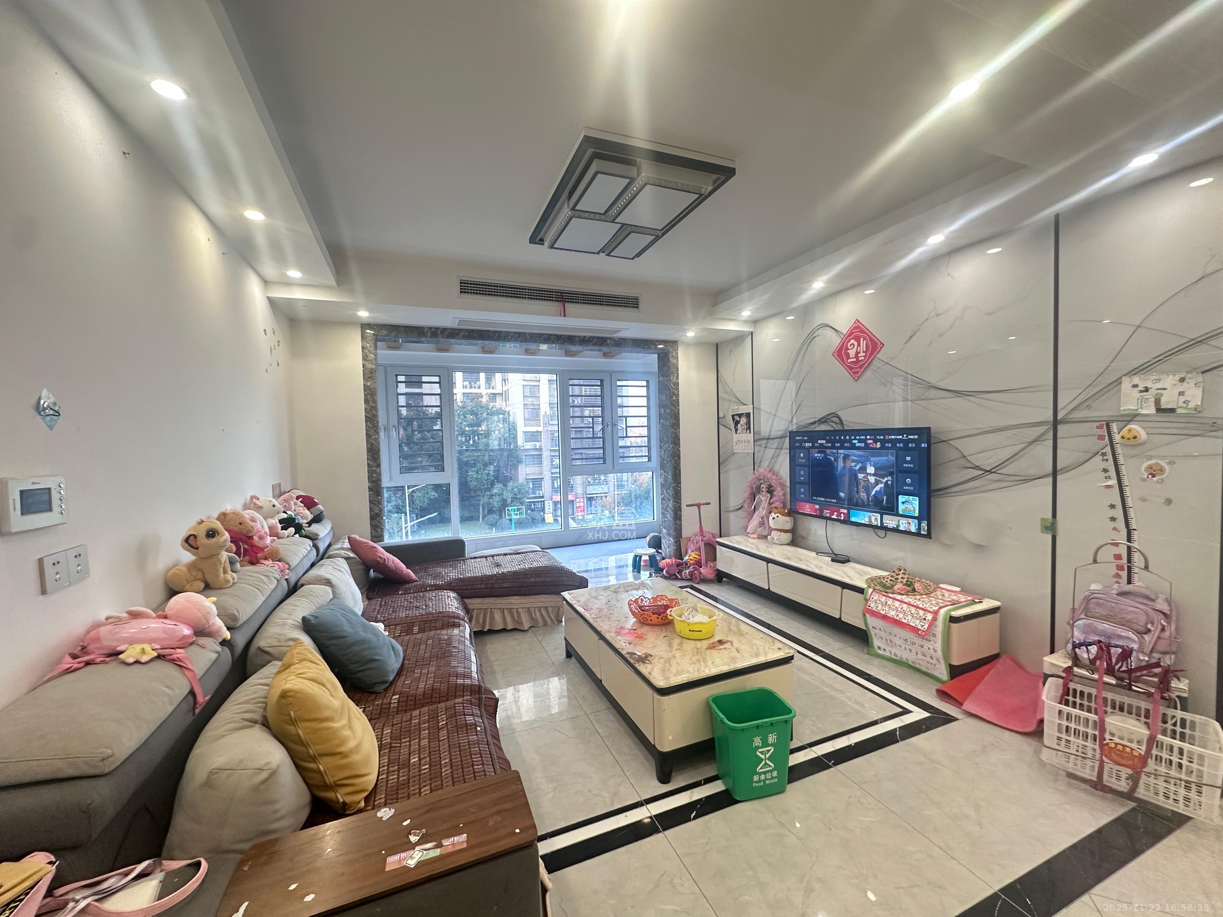 桥头家苑一期  3室2厅2卫    2000.0元/月