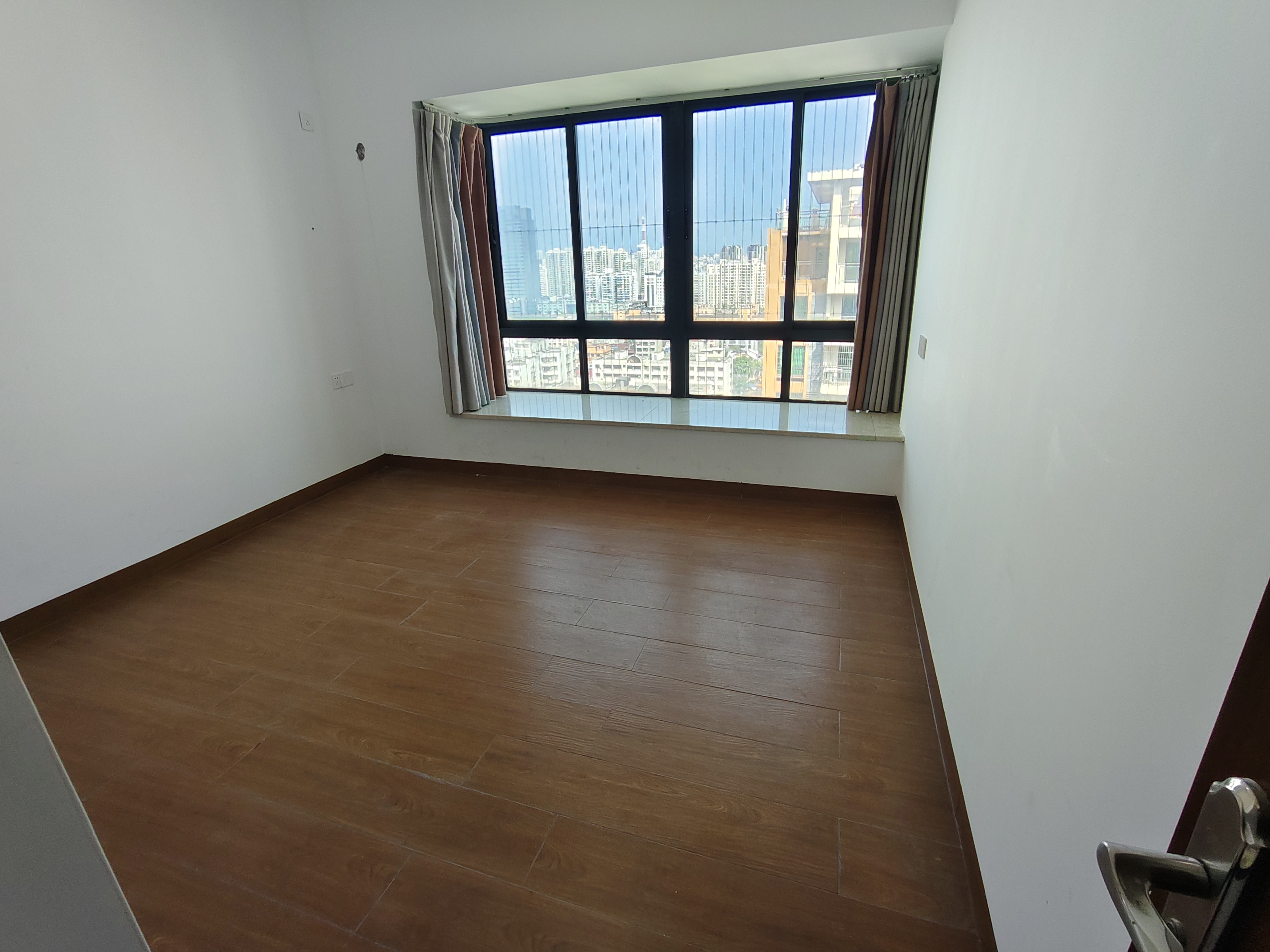 汇水湾  4室2厅2卫    3500.0元/月室内图