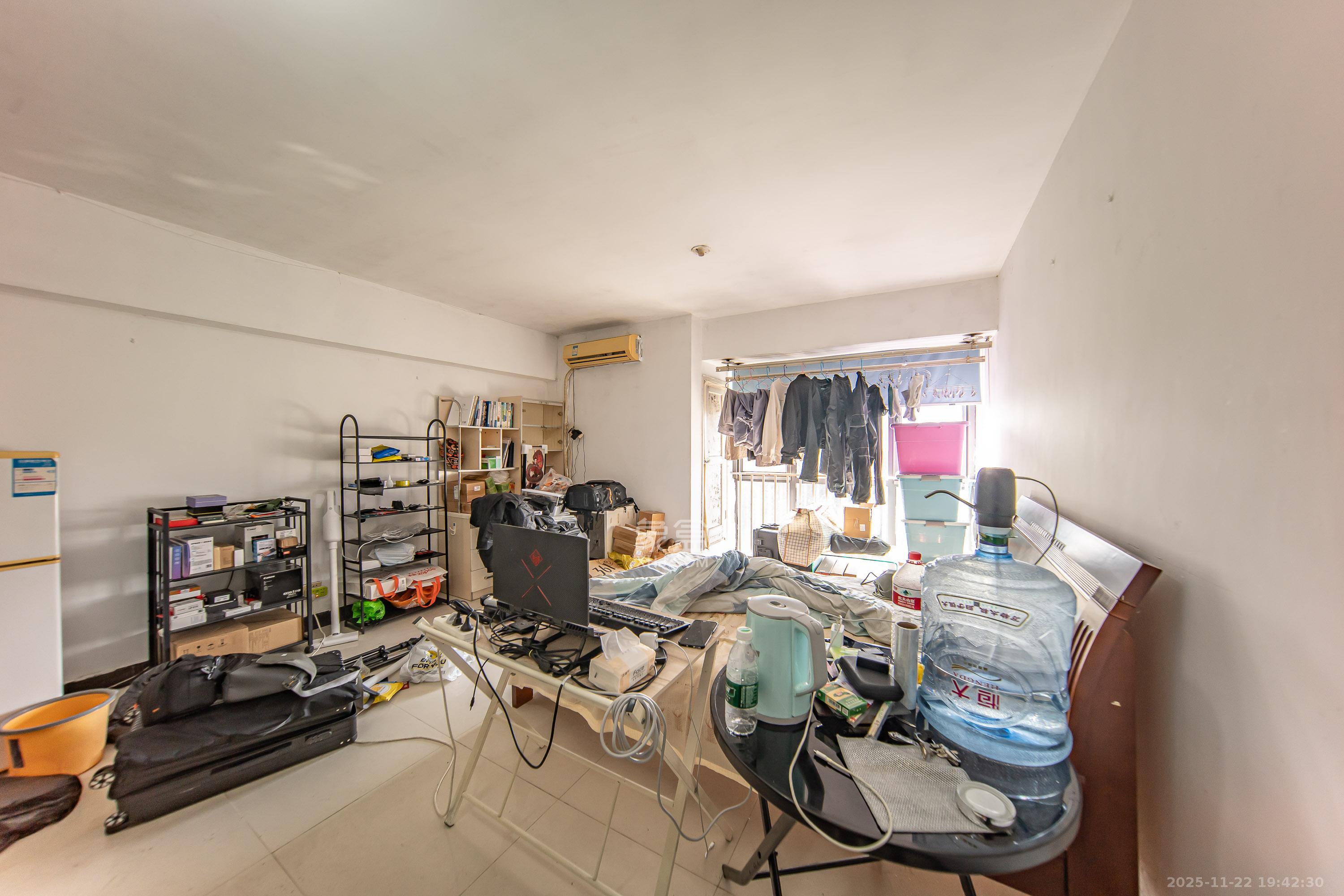 阳光100二期  1室1厅1卫    21.8万卧室