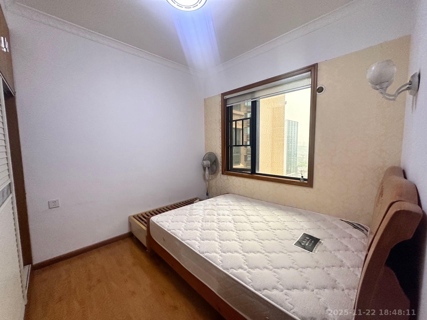 中南红领邦(红星嘉和苑) 1室2厅2卫 2300.0元/月 中南红领邦(红星嘉和苑) 1室2厅2卫 2300.0元/月室内图