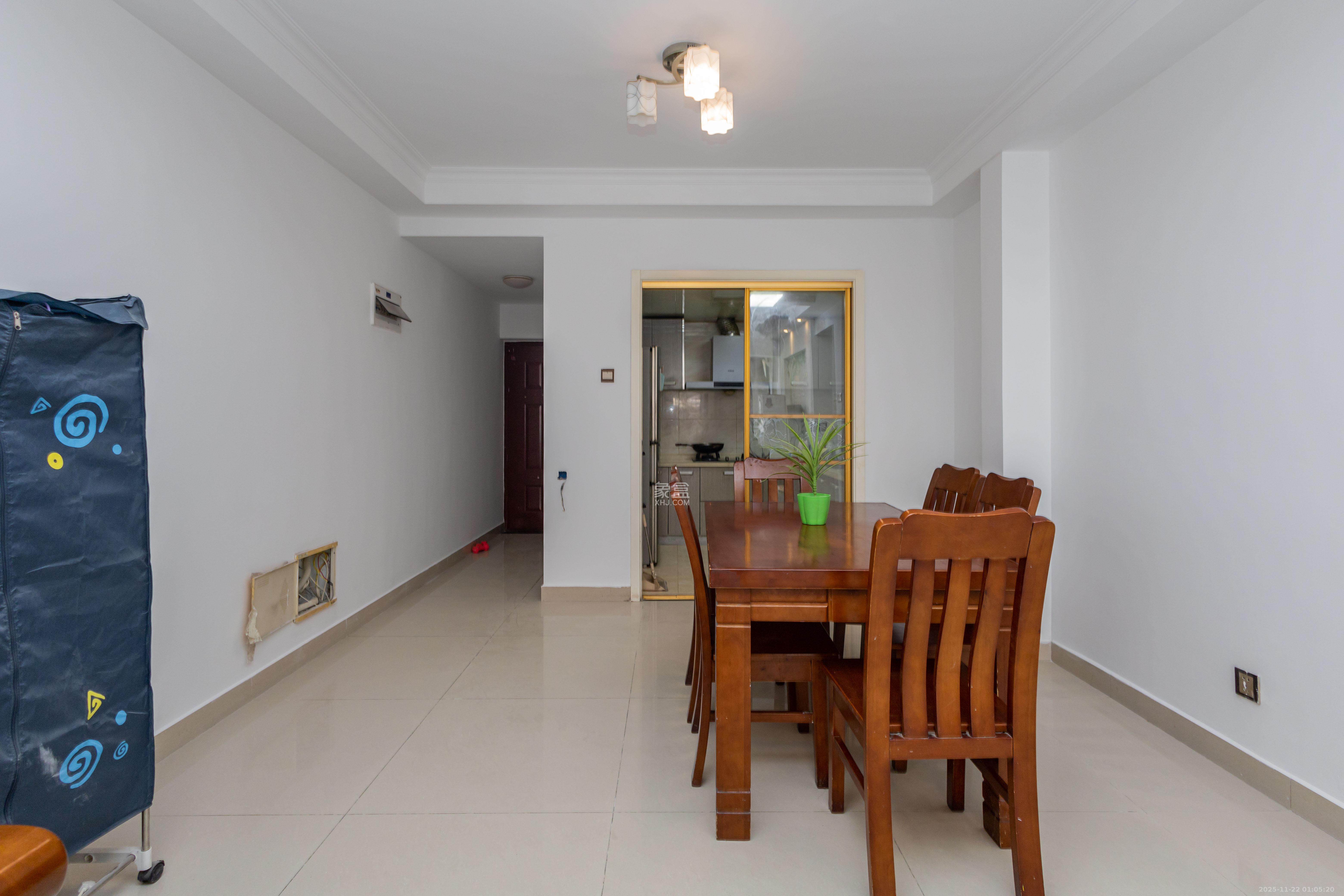 中国铁建国际城二期 2室2厅1卫 48.8万 中国铁建国际城二期 2室2厅1卫 48.8万客厅