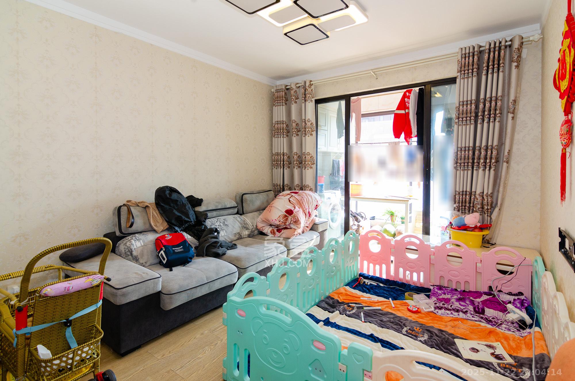 新城国际花都  2室1厅1卫    37.0万客厅