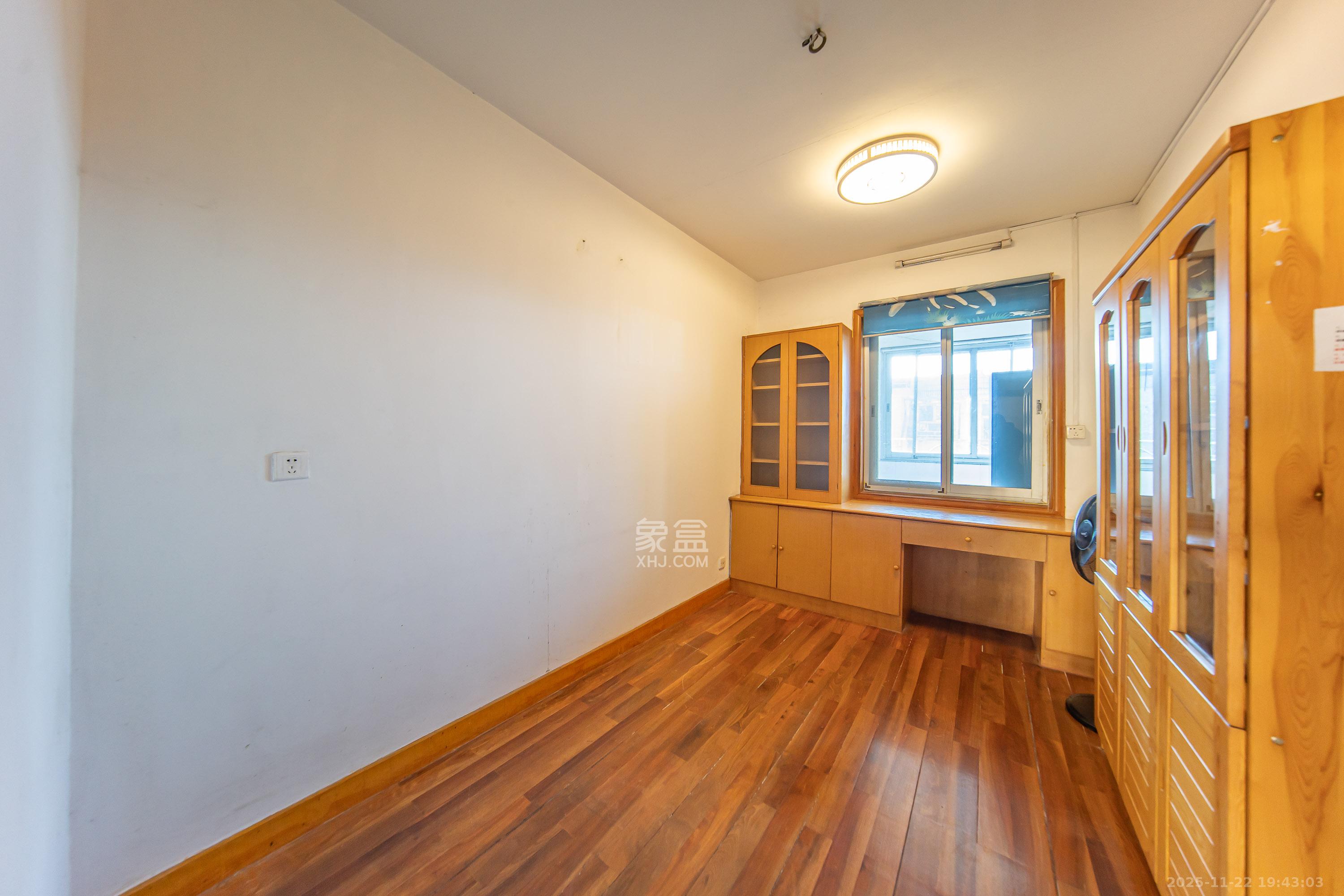 高家坪住宅新区 1室0厅0卫 132.8万 高家坪住宅新区 1室0厅0卫 132.8万卧室