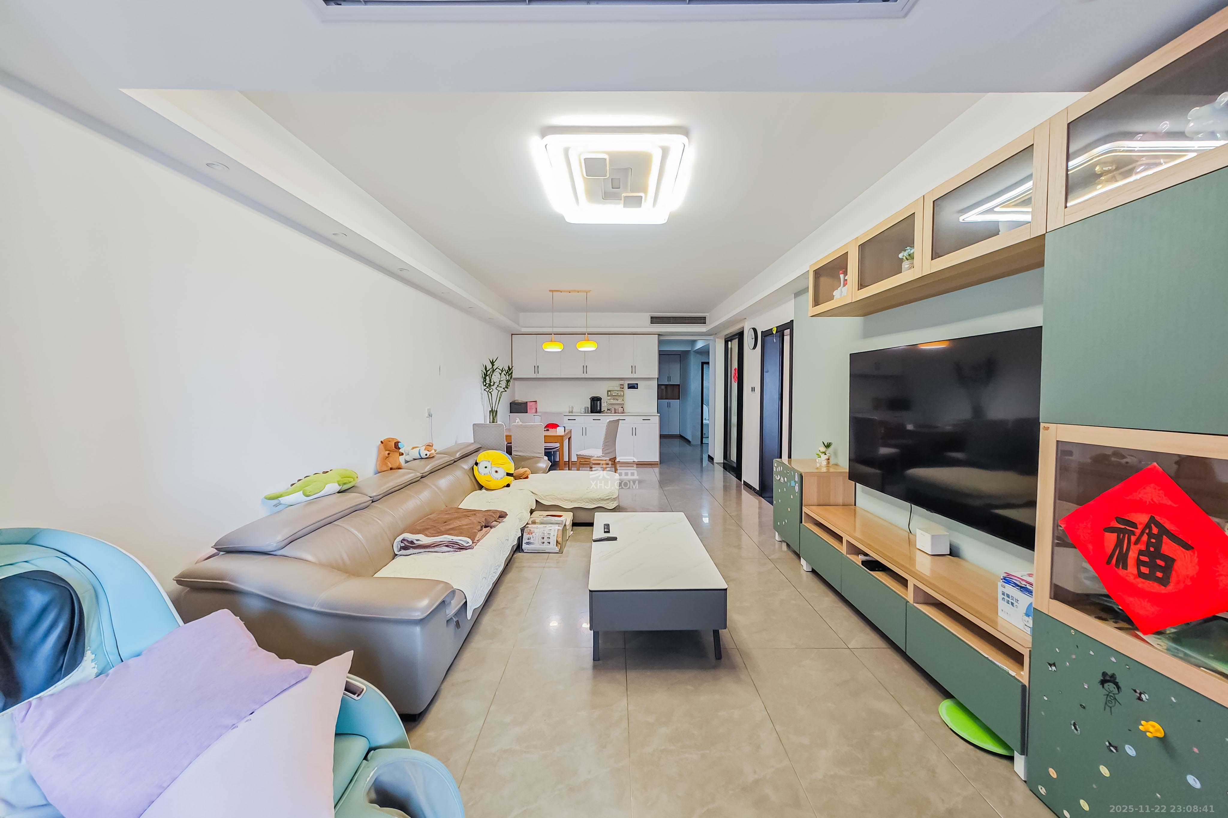 半山壹号 3室2厅2卫 135.0万 半山壹号 3室2厅2卫 135.0万客厅