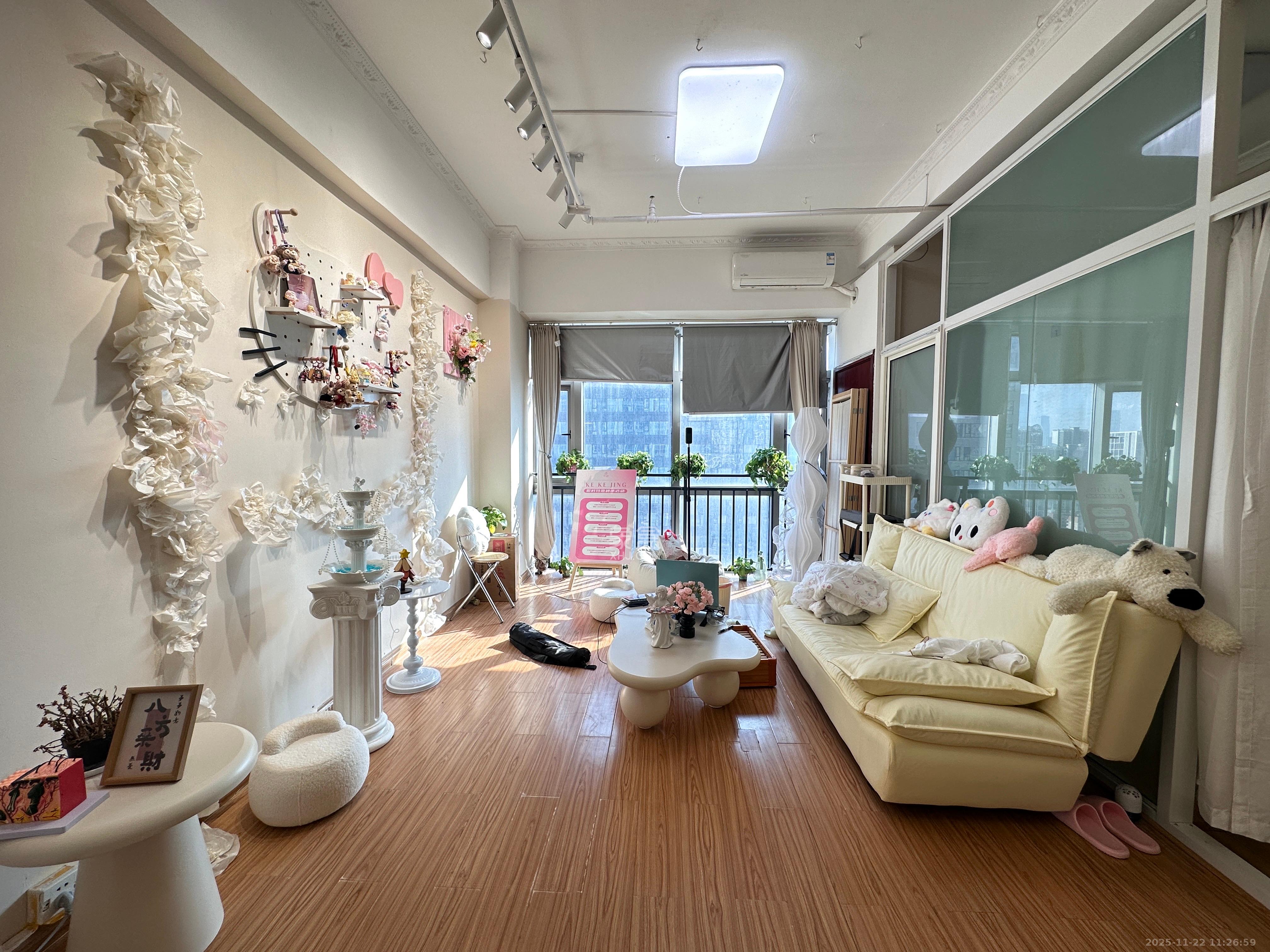 奥克斯广场 1室1厅1卫 2300.0元/月 奥克斯广场 1室1厅1卫 2300.0元/月室内图