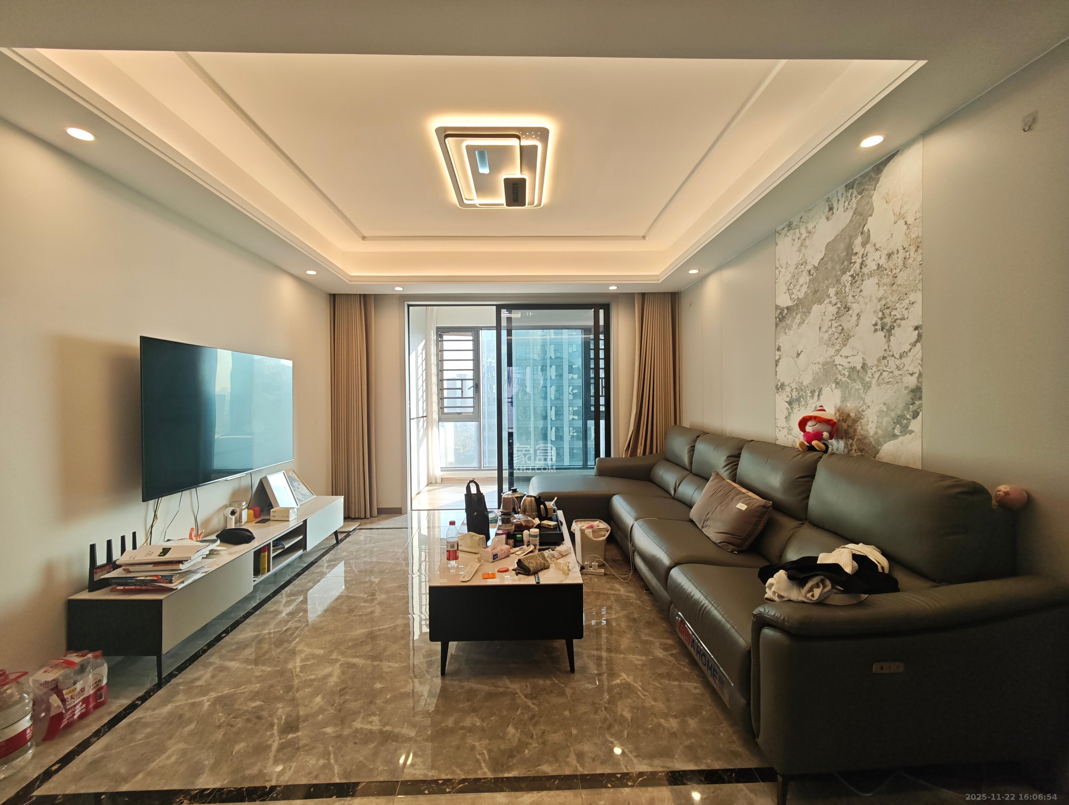 绿地V岛  4室2厅2卫    3500.0元/月