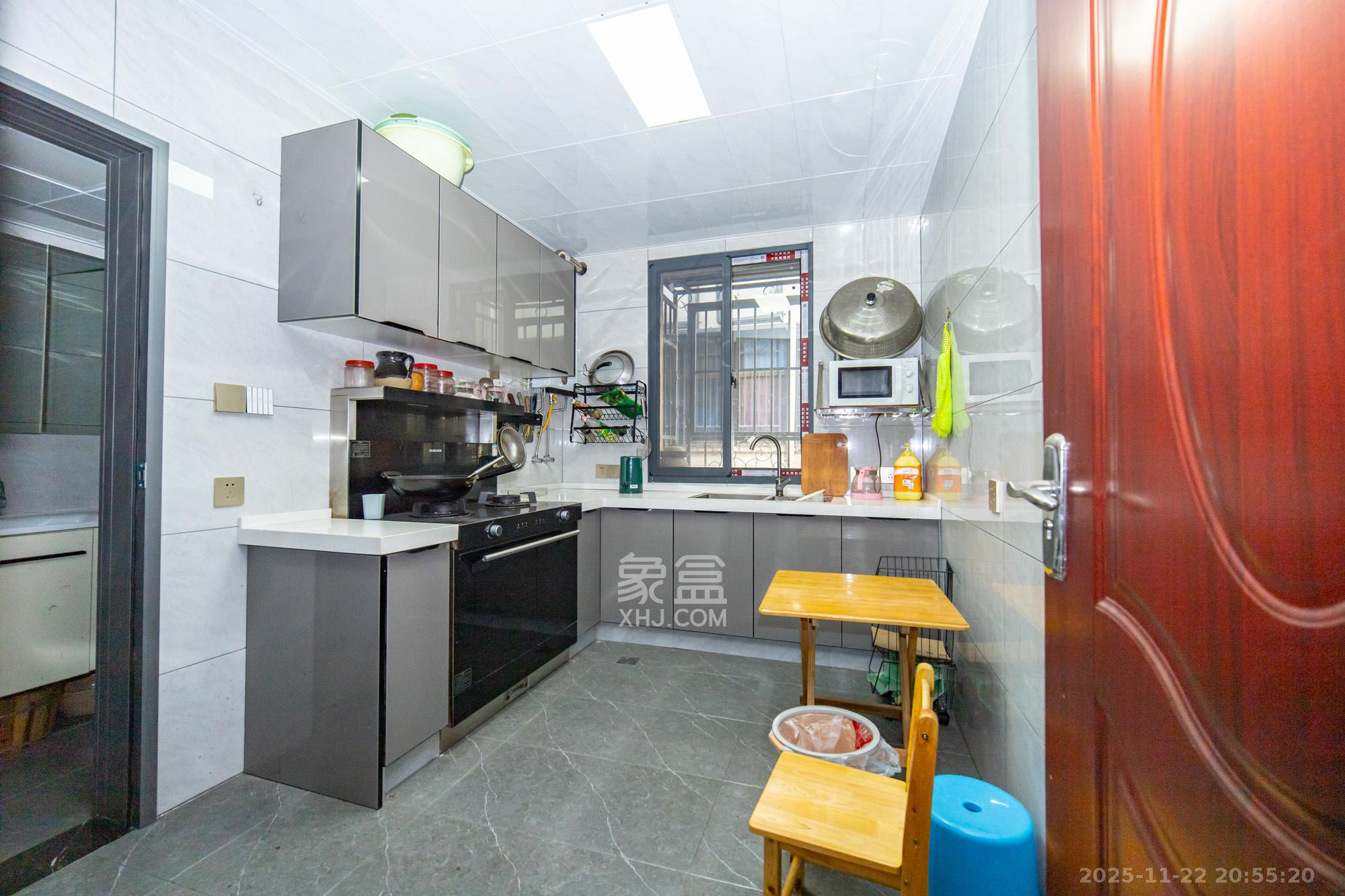 星沙二区 4室4厅4卫 128.0万 星沙二区 4室4厅4卫 128.0万厨房