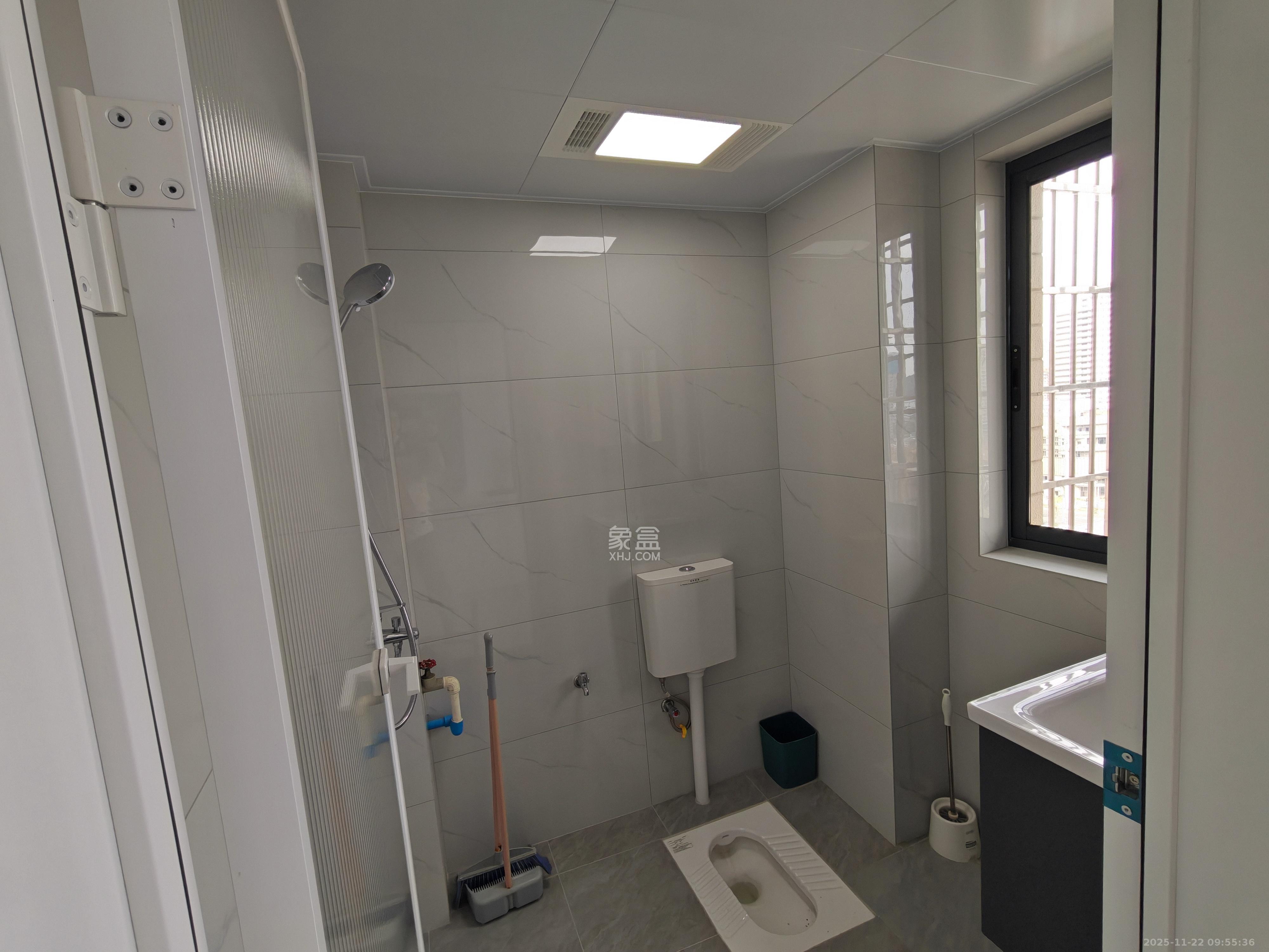 莲湖大厦 2室1厅1卫 2200.0元/月 莲湖大厦 2室1厅1卫 2200.0元/月室内图