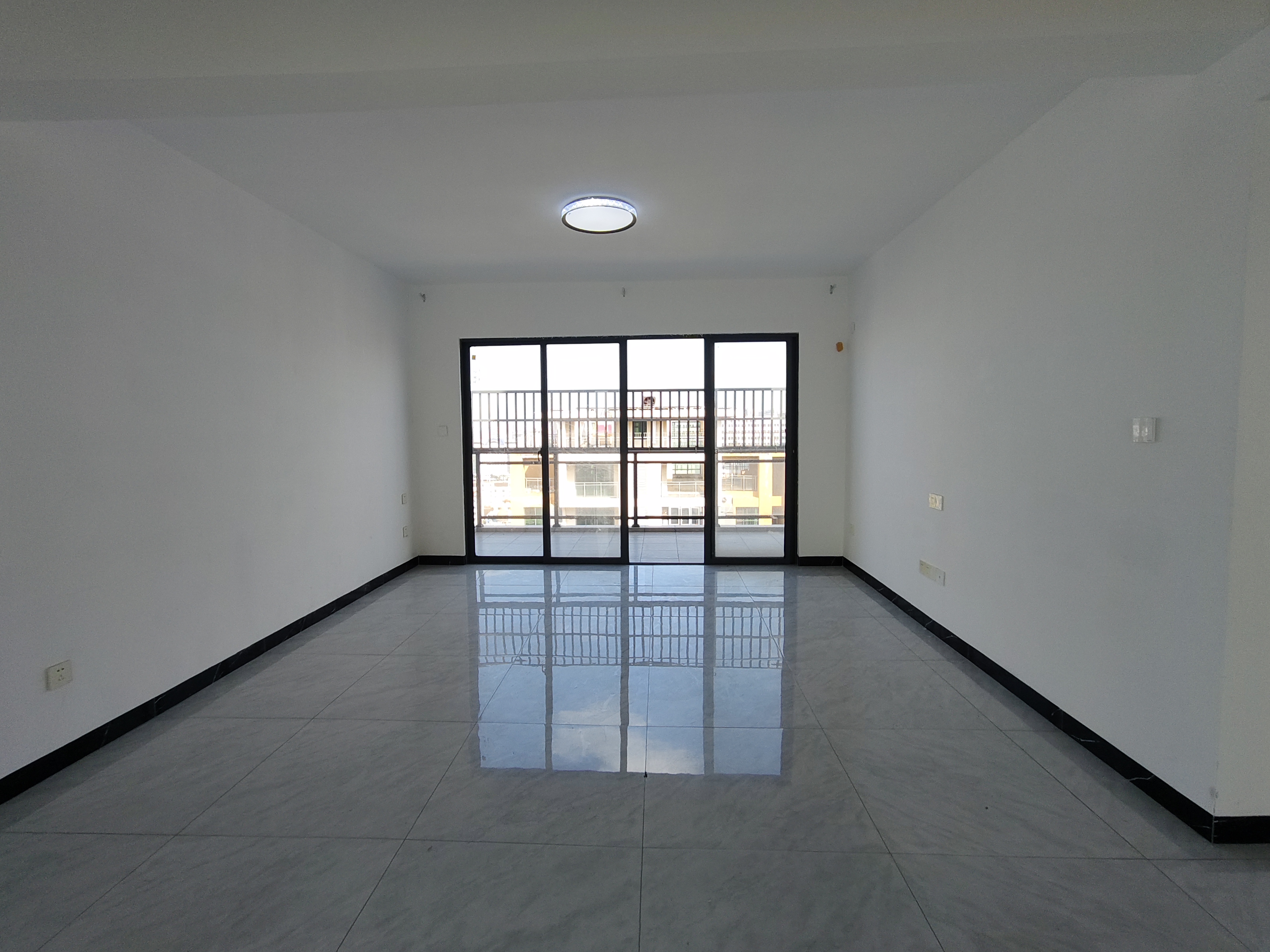 汇水湾  4室2厅2卫    3500.0元/月室内图