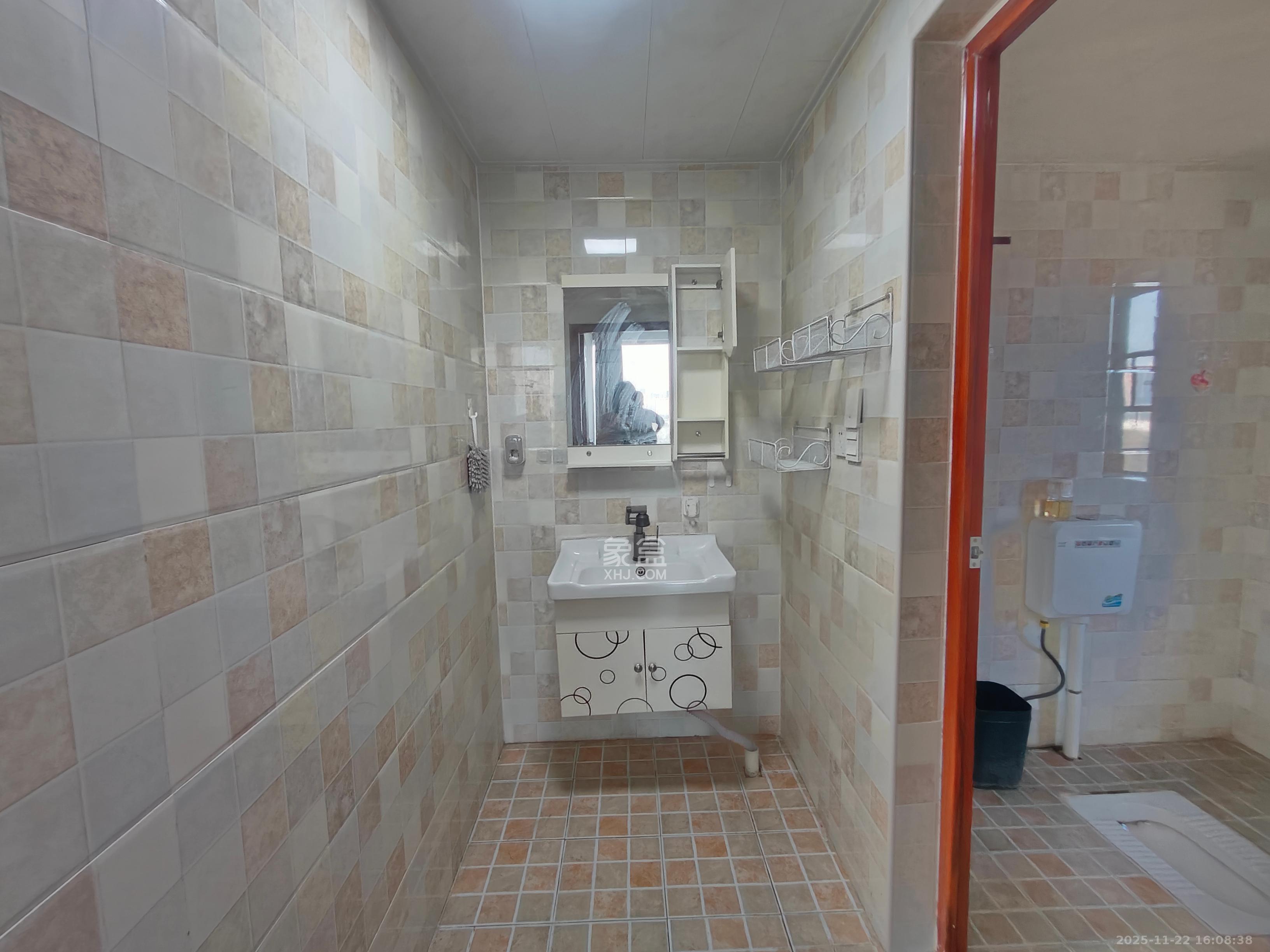 保利西海岸A区 2室1厅1卫 2600.0元/月 保利西海岸A区 2室1厅1卫 2600.0元/月室内图