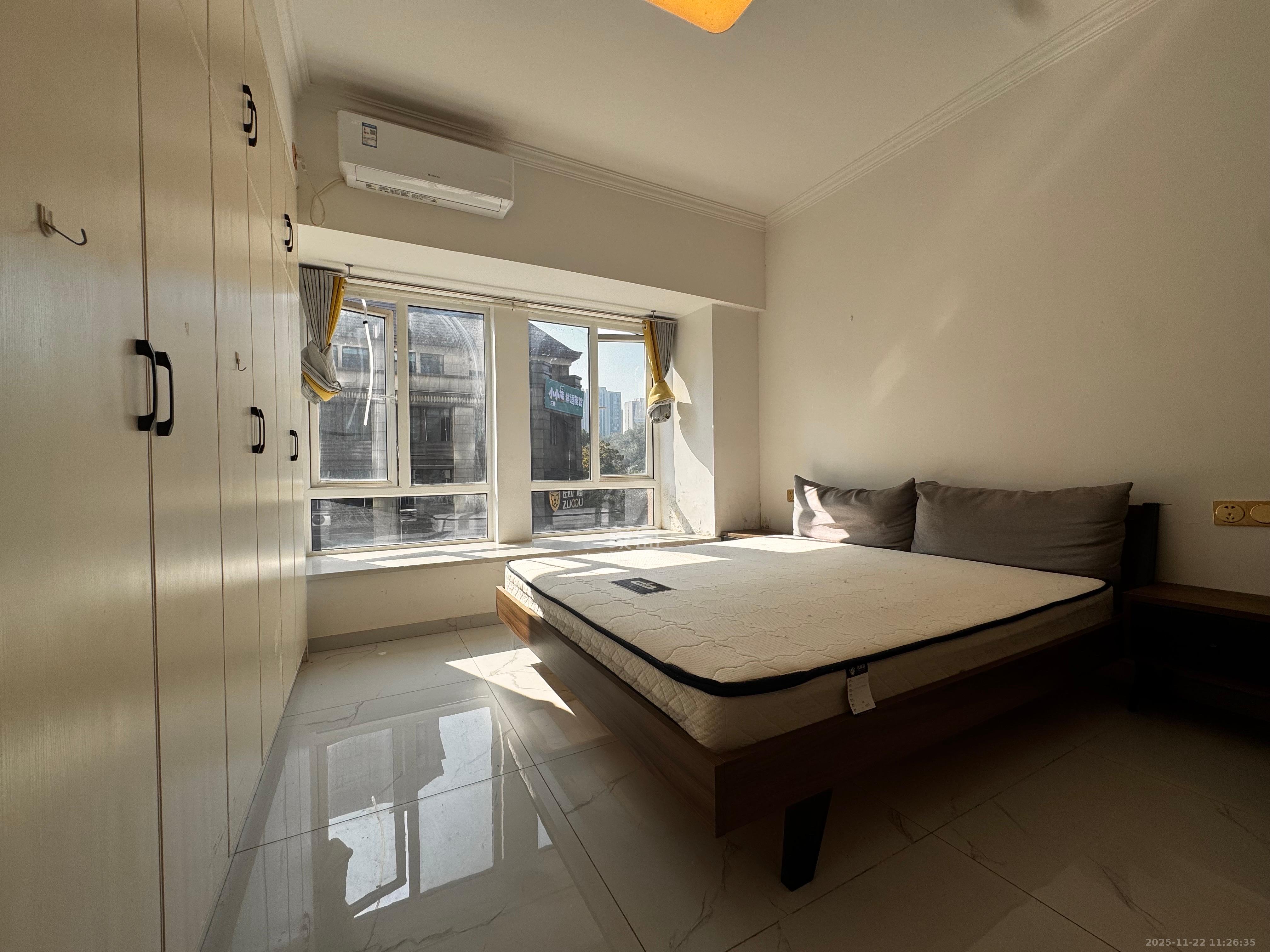 山与墅  1室1厅1卫    1100.0元/月室内图1