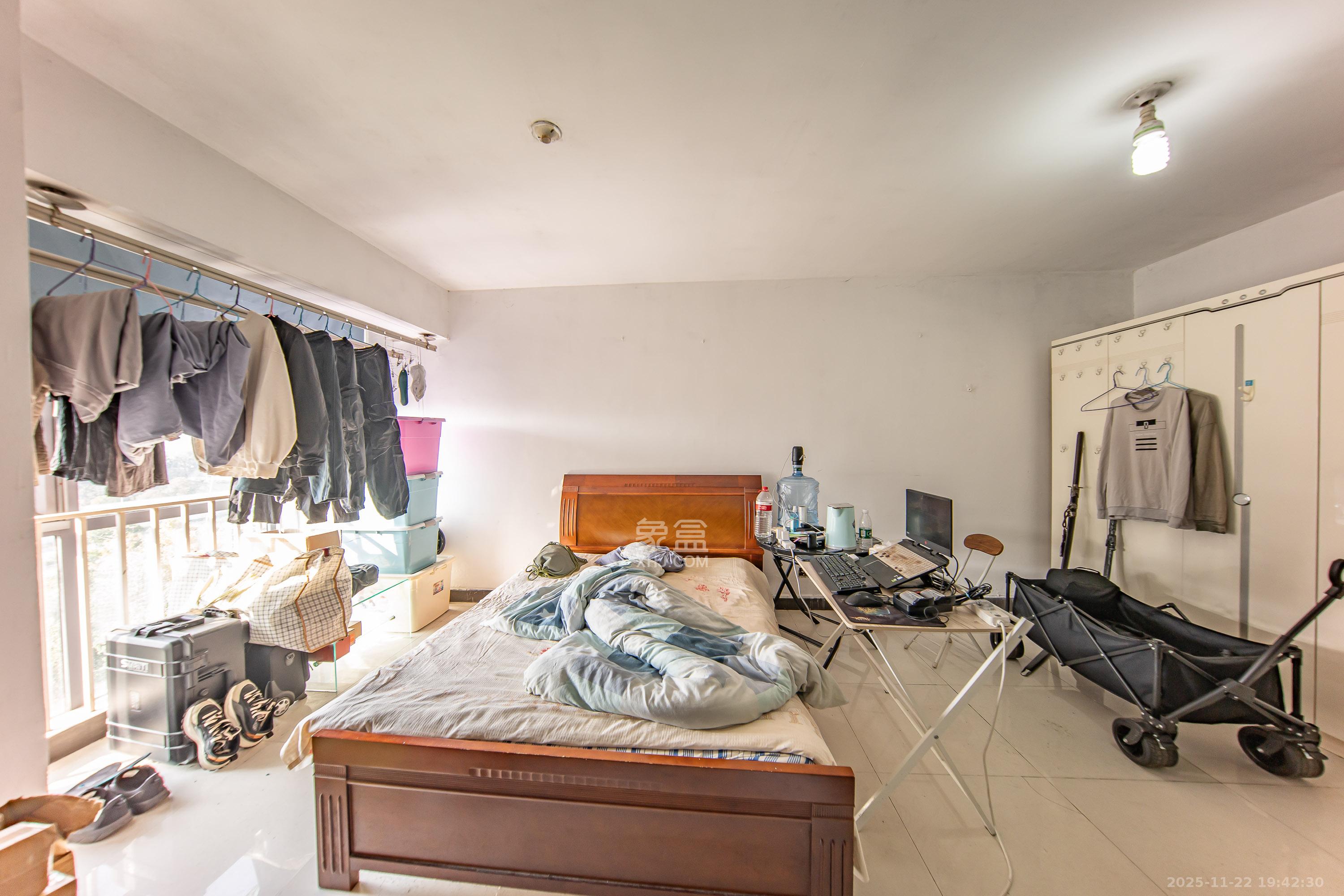 阳光100二期  1室1厅1卫    21.8万卧室