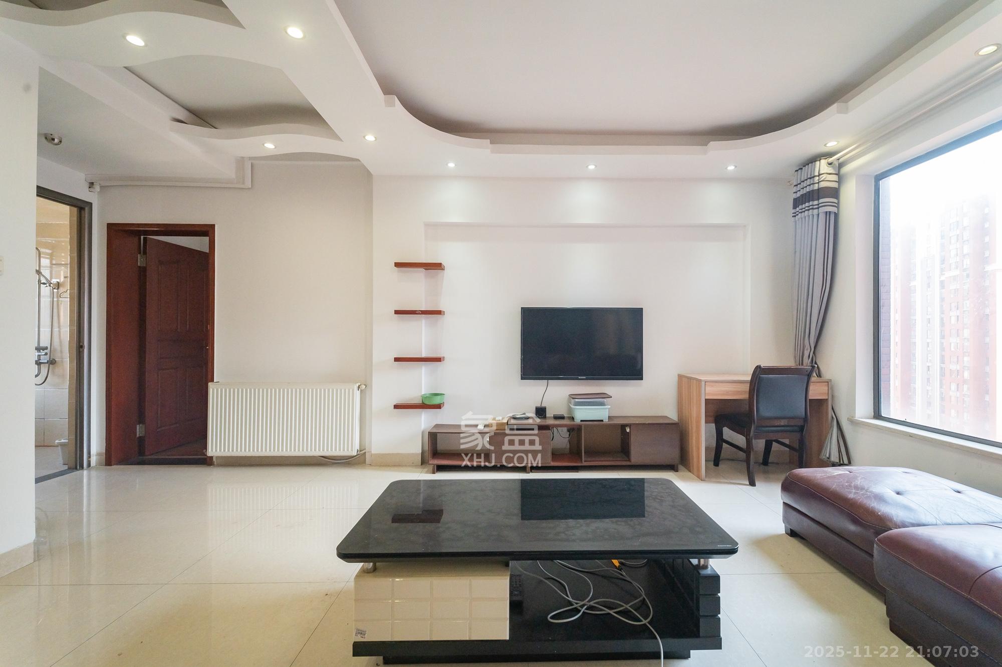 华润凤凰城二期 3室2厅2卫 84.0万 华润凤凰城二期 3室2厅2卫 84.0万客厅