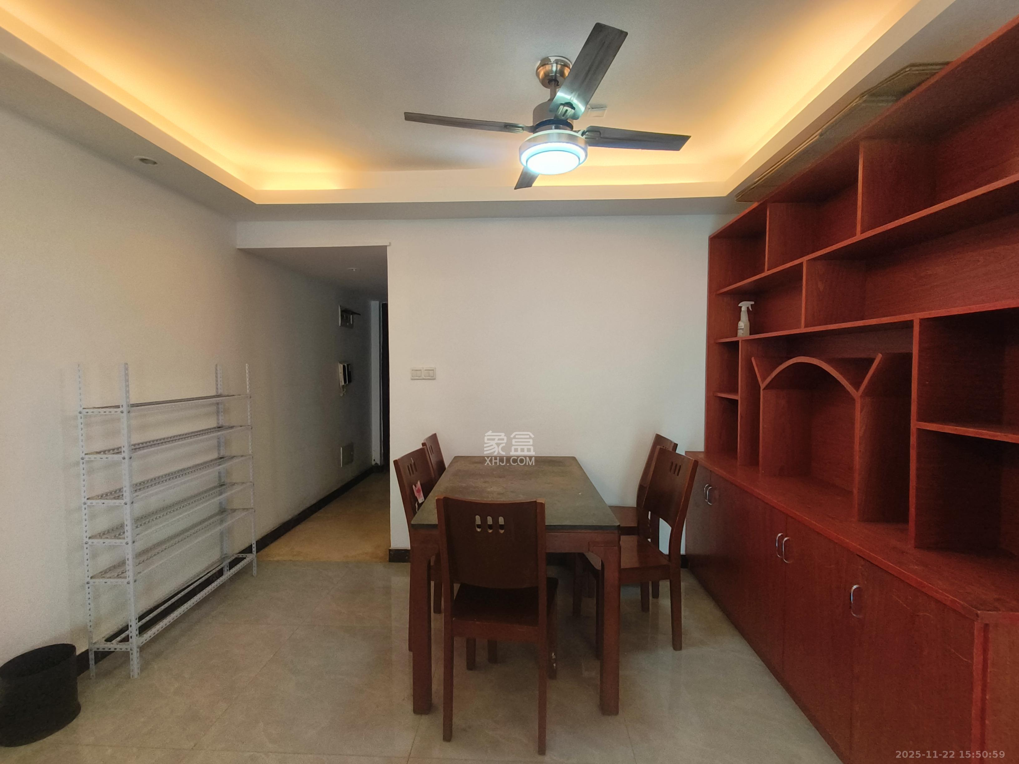 万科城 3室2厅1卫 2500.0元/月 万科城 3室2厅1卫 2500.0元/月室内图