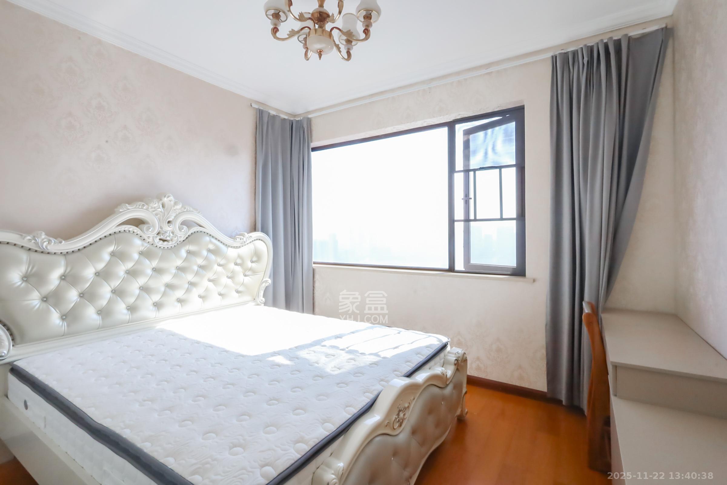 保利西海岸A区 4室2厅2卫 255.0万 保利西海岸A区 4室2厅2卫 255.0万卧室