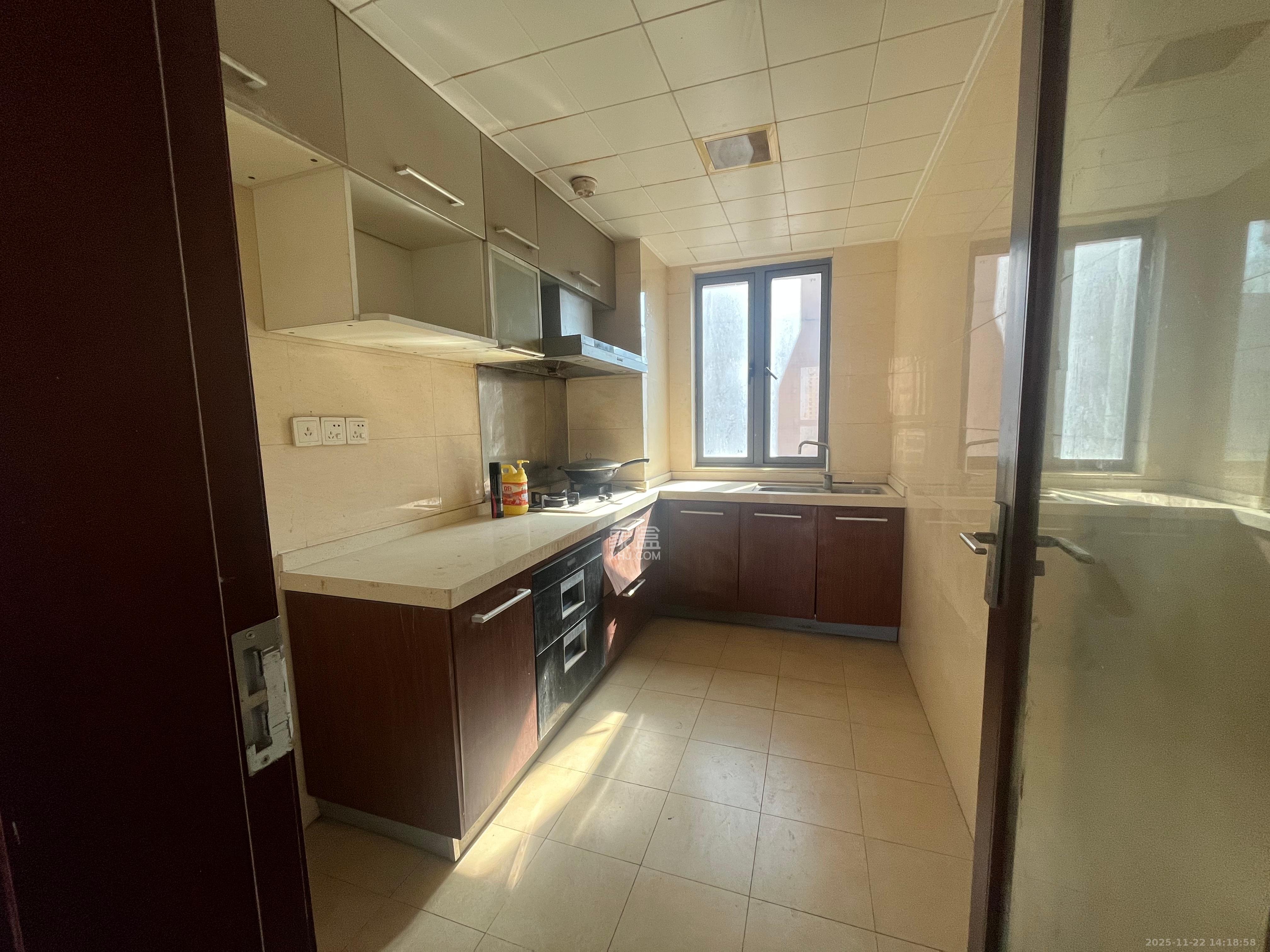 珠江花城三期锦鲤 3室2厅1卫 2500.0元/月 珠江花城三期锦鲤 3室2厅1卫 2500.0元/月室内图