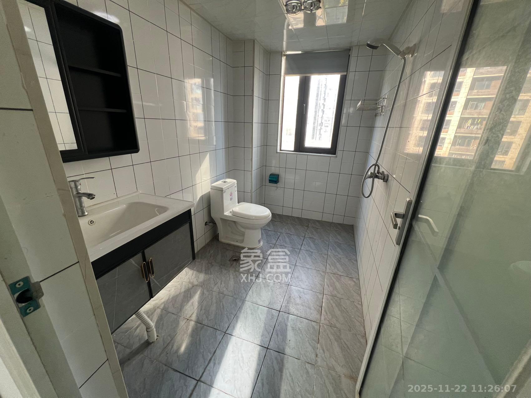 龙湖春江悦茗 3室2厅2卫 2200.0元/月 龙湖春江悦茗 3室2厅2卫 2200.0元/月室内图