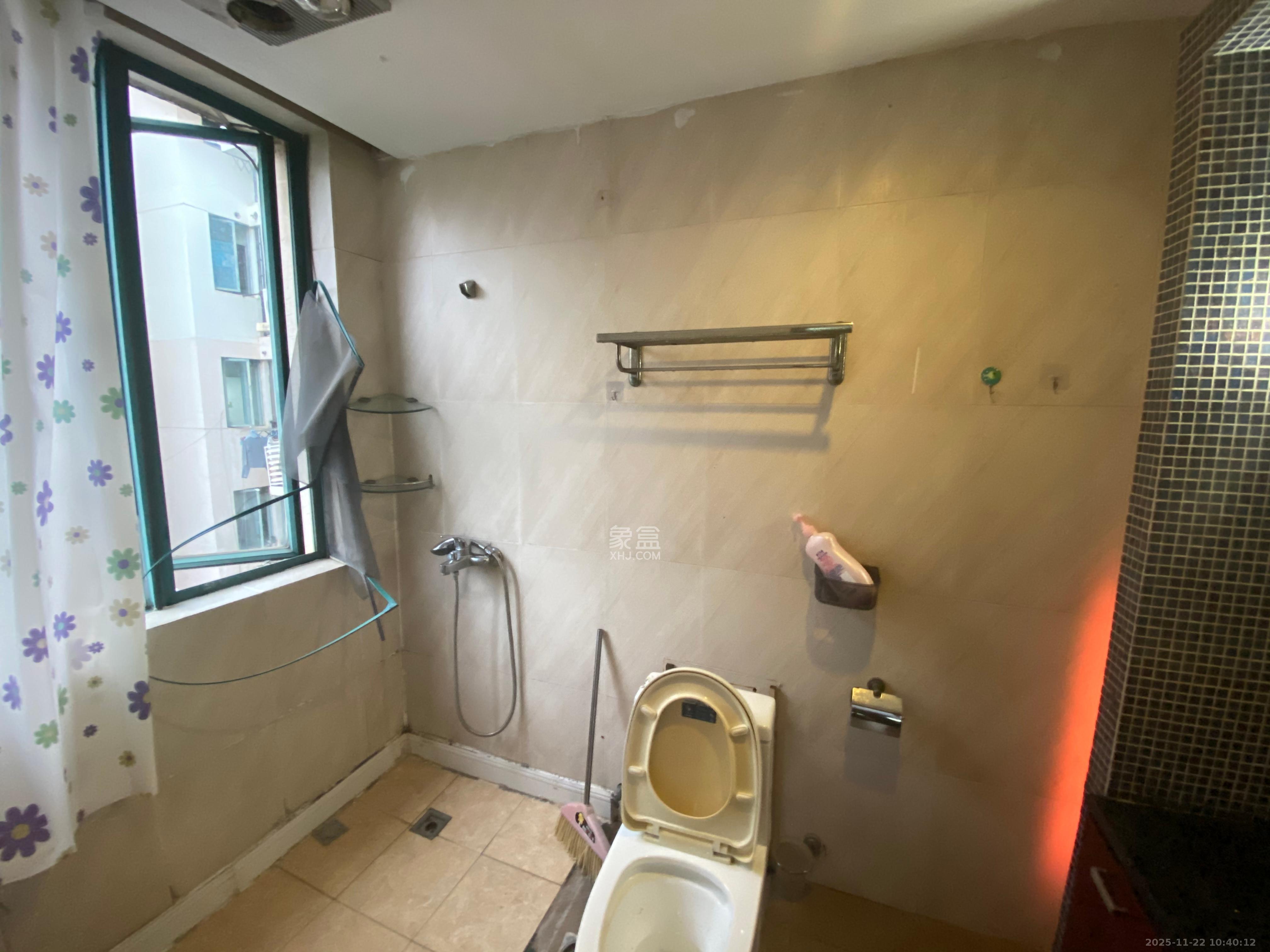 东方新城 3室2厅2卫 2000.0元/月 东方新城 3室2厅2卫 2000.0元/月室内图