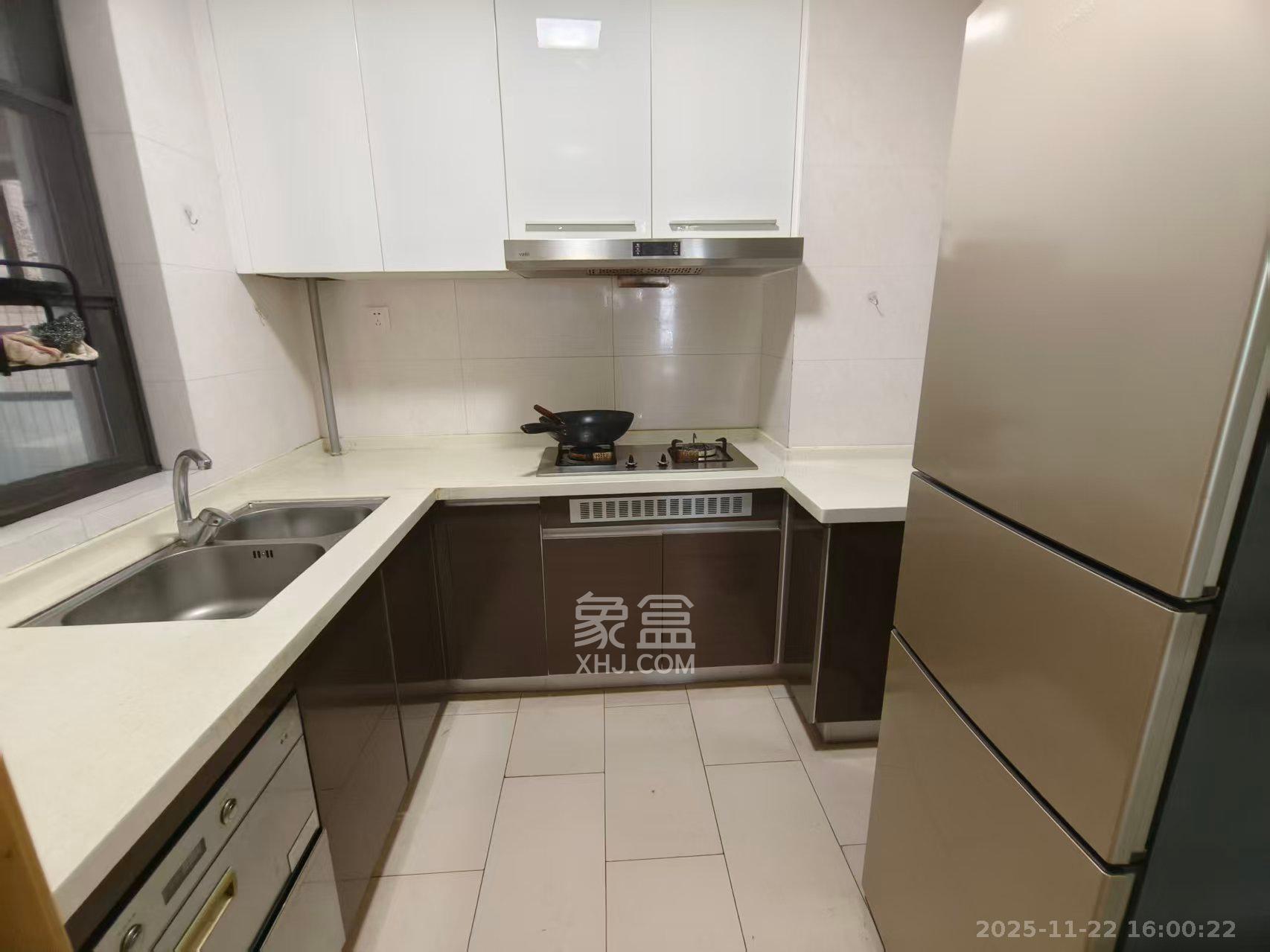 中海国际三期  3室2厅1卫    2400.0元/月