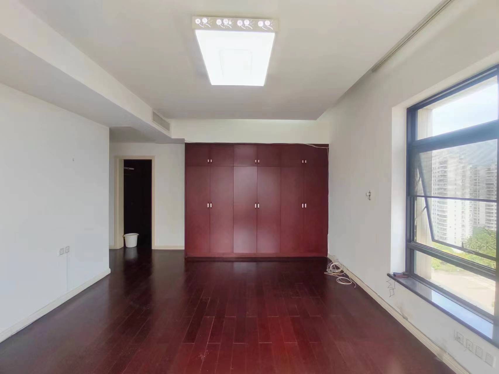 紫荆信息公寓  5室2厅2卫    11000.0元/月室内图