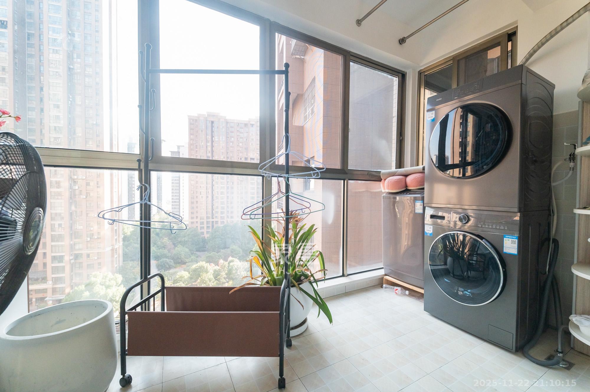 家和院 5室2厅2卫 110.0万 家和院 5室2厅2卫 110.0万阳台