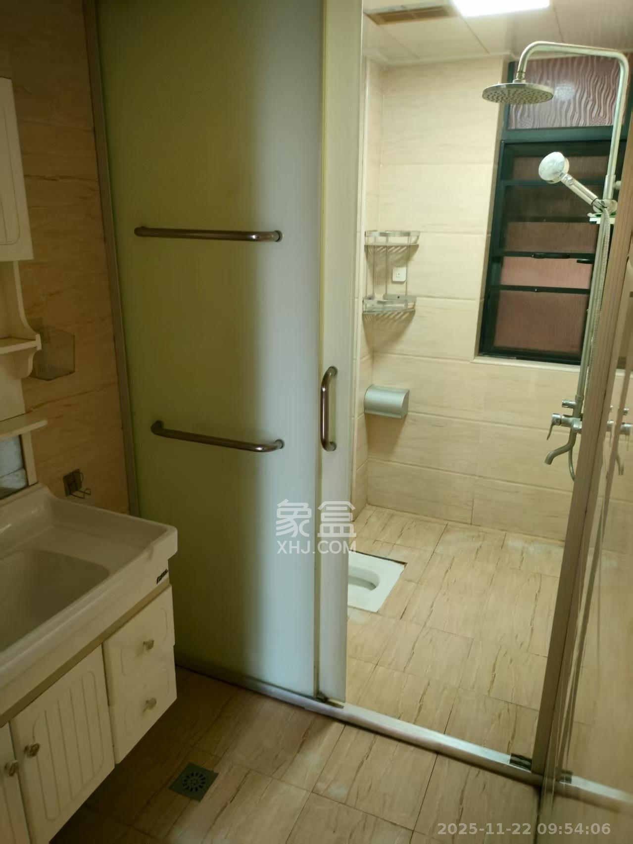 紫华郡  3室2厅2卫    2000.0元/月室内图