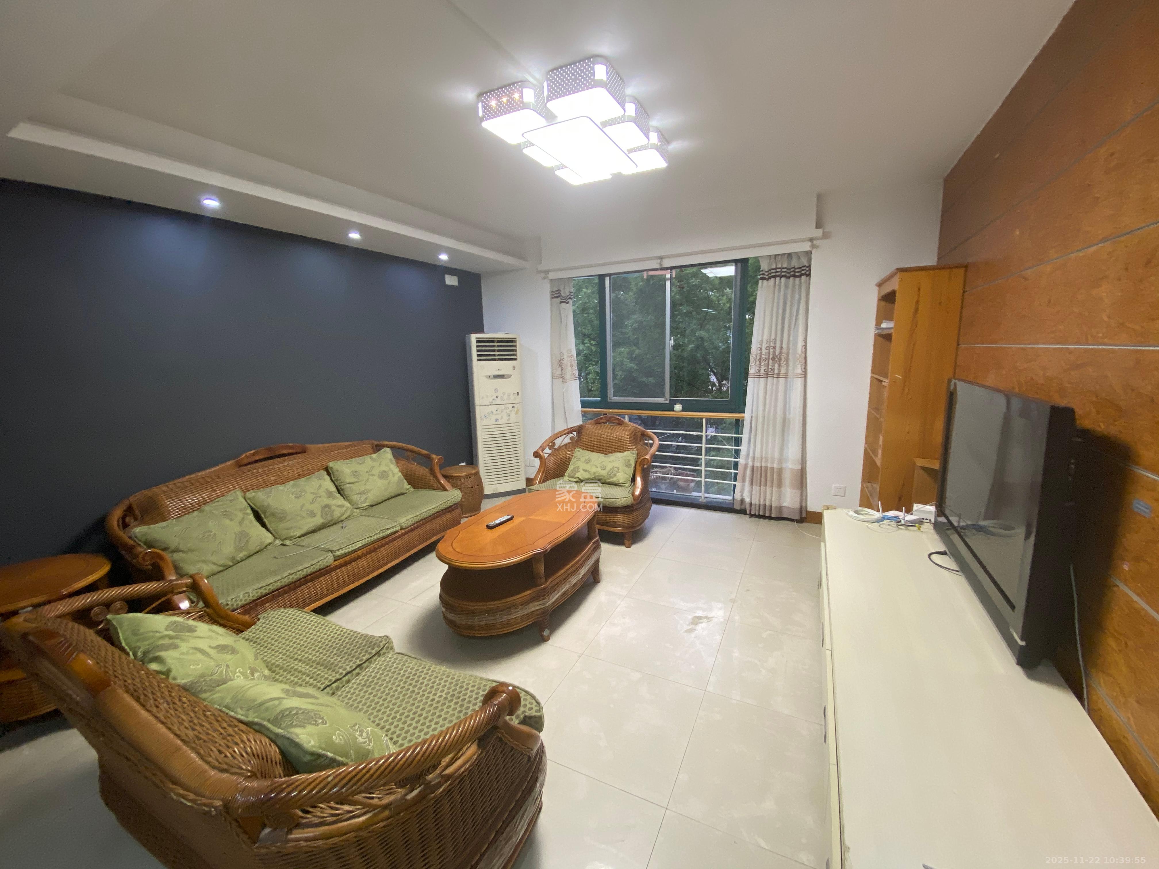 东方新城 3室2厅2卫 2000.0元/月 东方新城 3室2厅2卫 2000.0元/月室内图