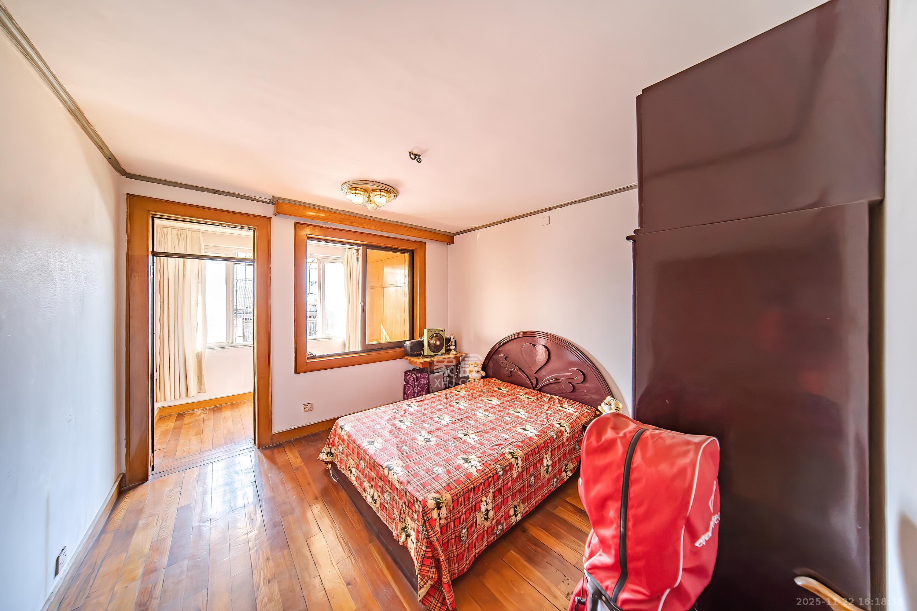 华侨公寓(九家湾) 3室2厅2卫 89.0万 华侨公寓(九家湾) 3室2厅2卫 89.0万卧室