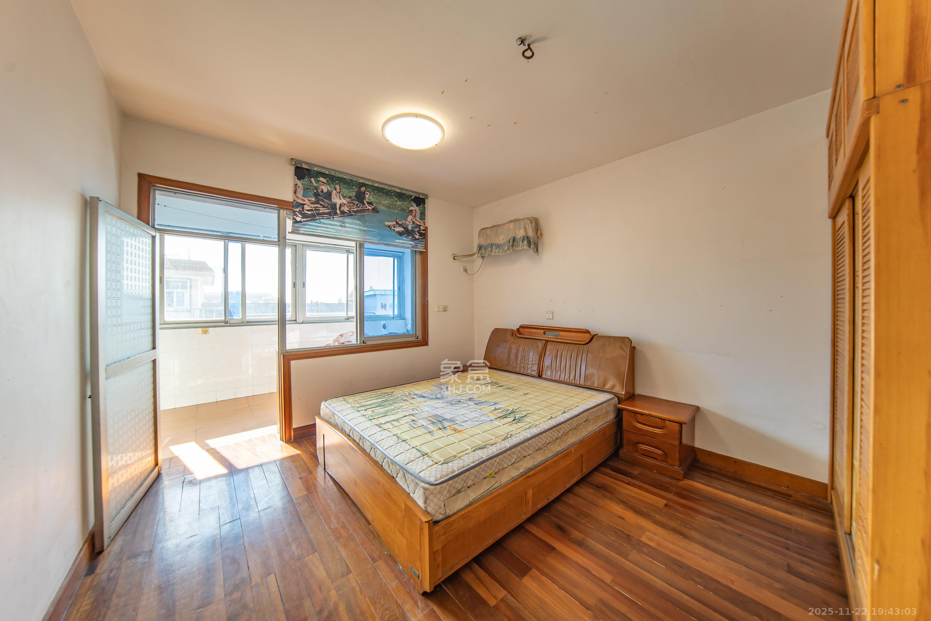 高家坪住宅新区  1室0厅0卫    132.8万卧室