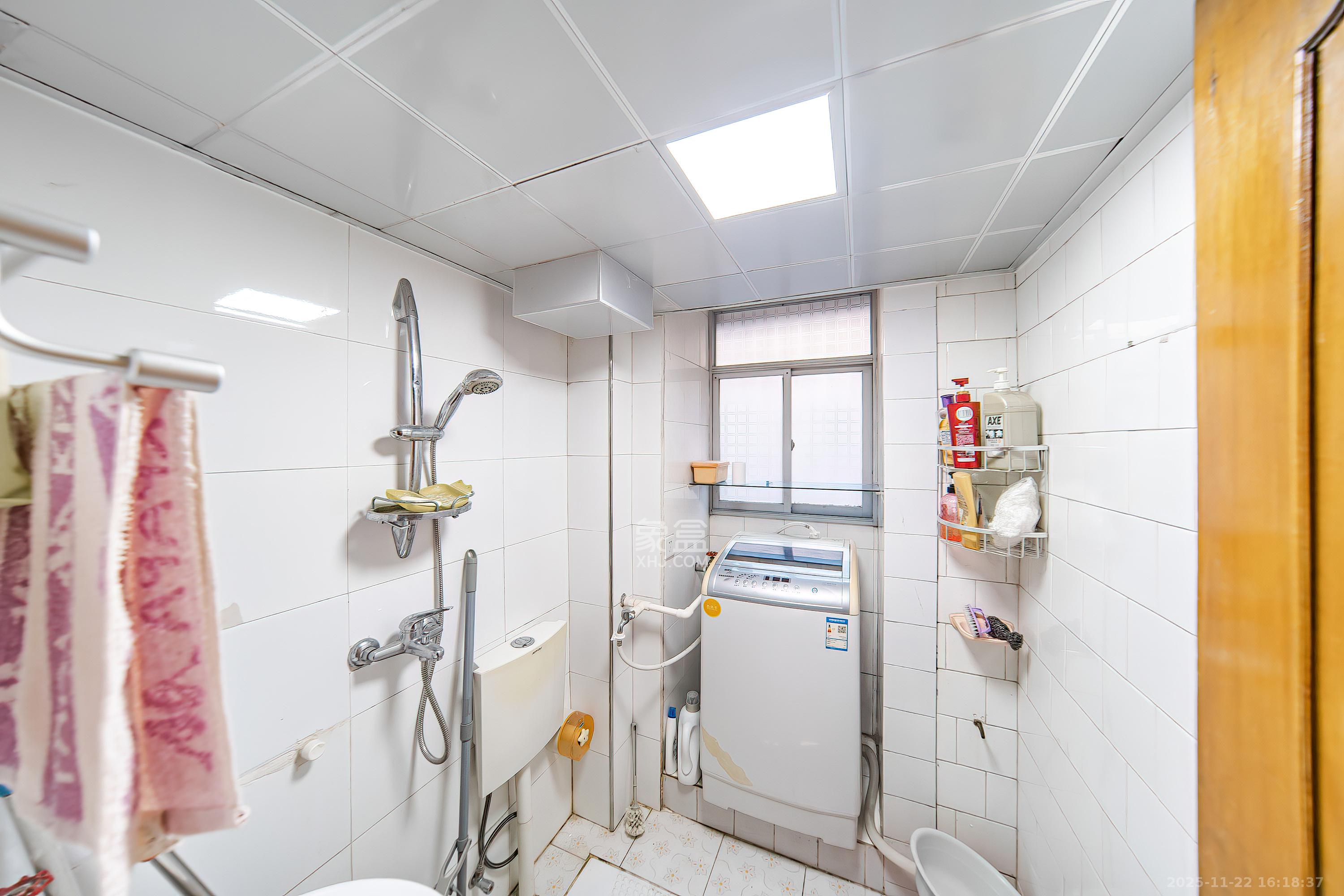 华侨公寓(九家湾) 3室2厅2卫 89.0万 华侨公寓(九家湾) 3室2厅2卫 89.0万卫生间