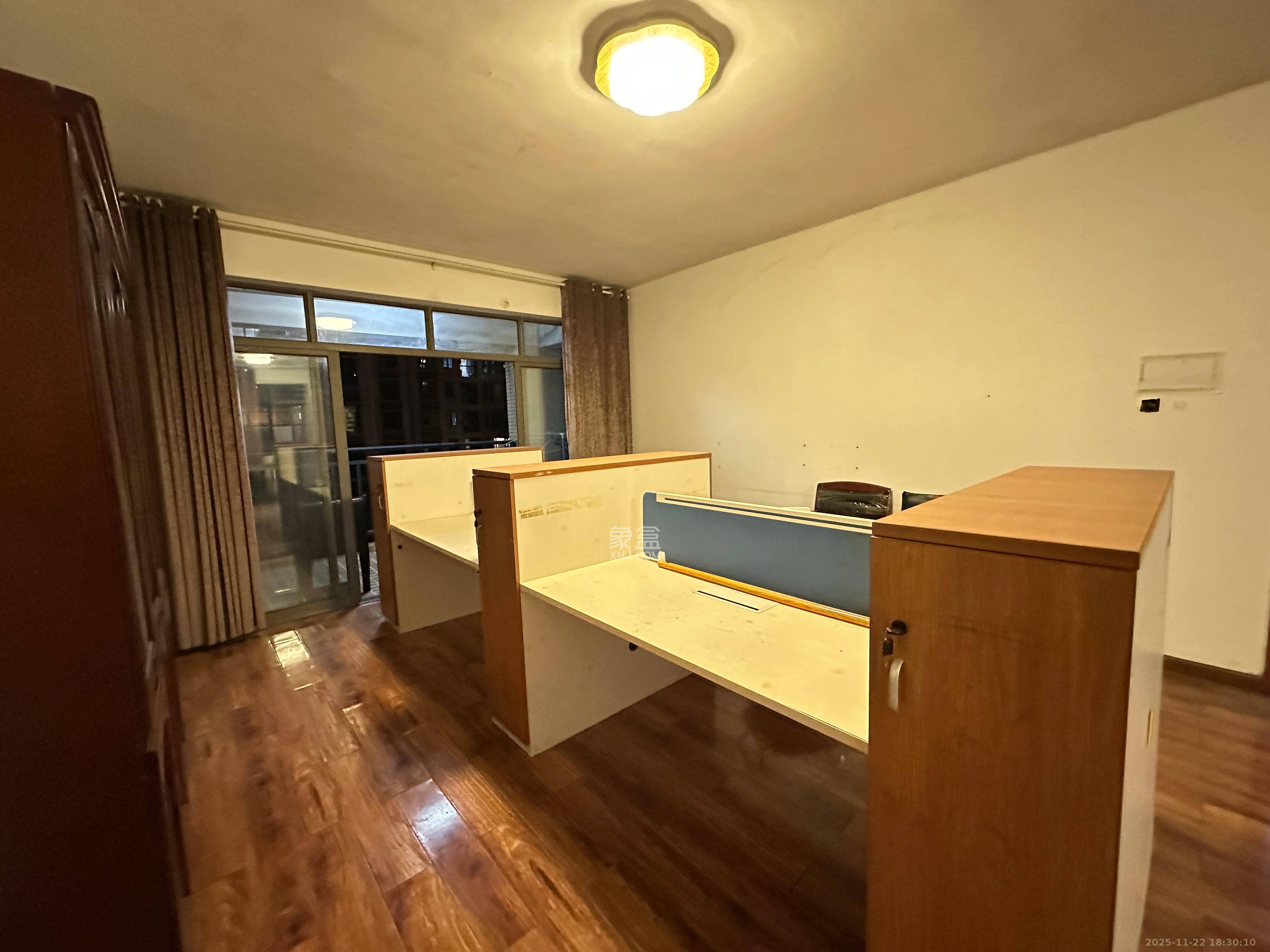 金域南外滩（望江佳园）  4室2厅2卫    4000.0元/月室内图