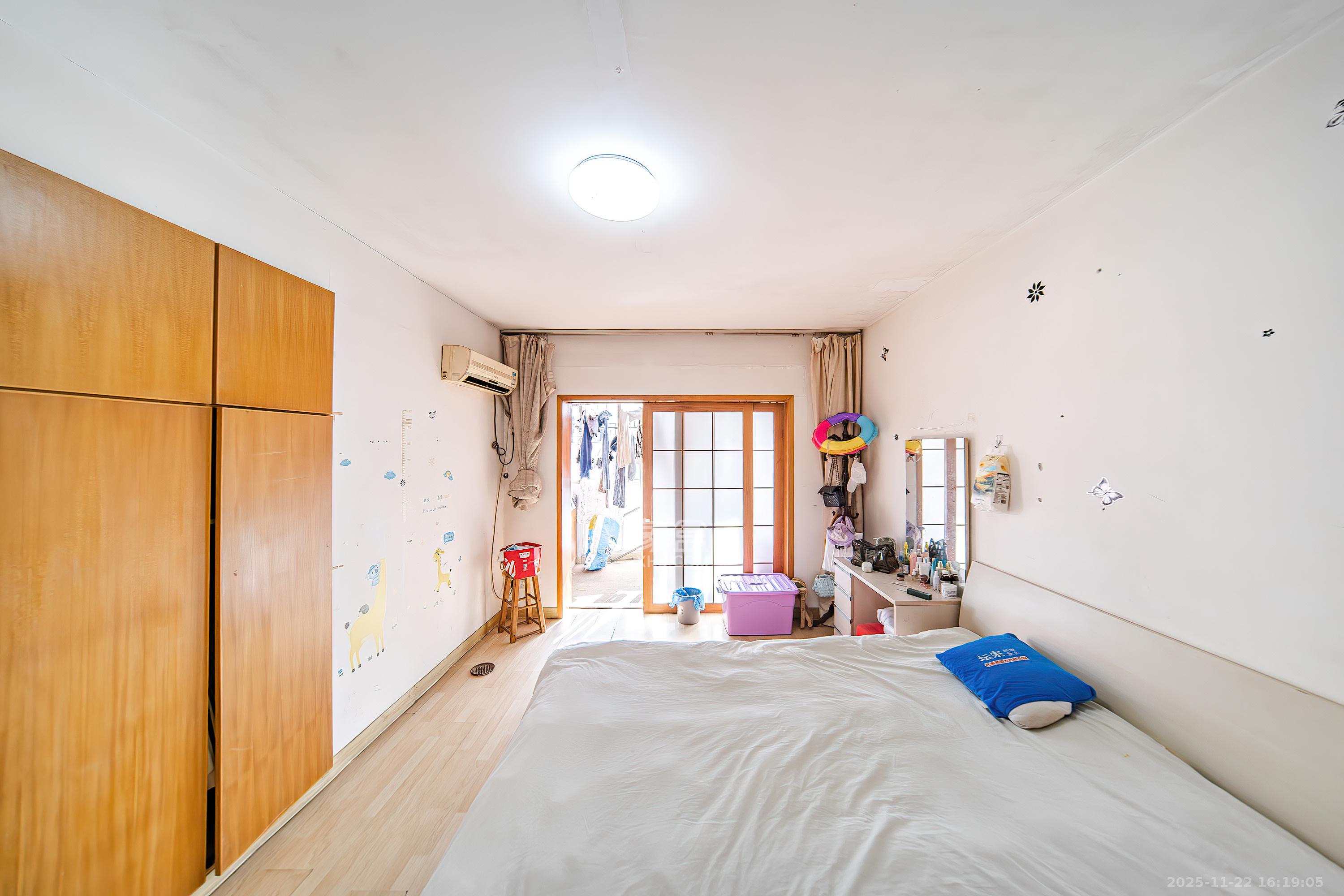 新家园  2室2厅1卫    51.8万卧室