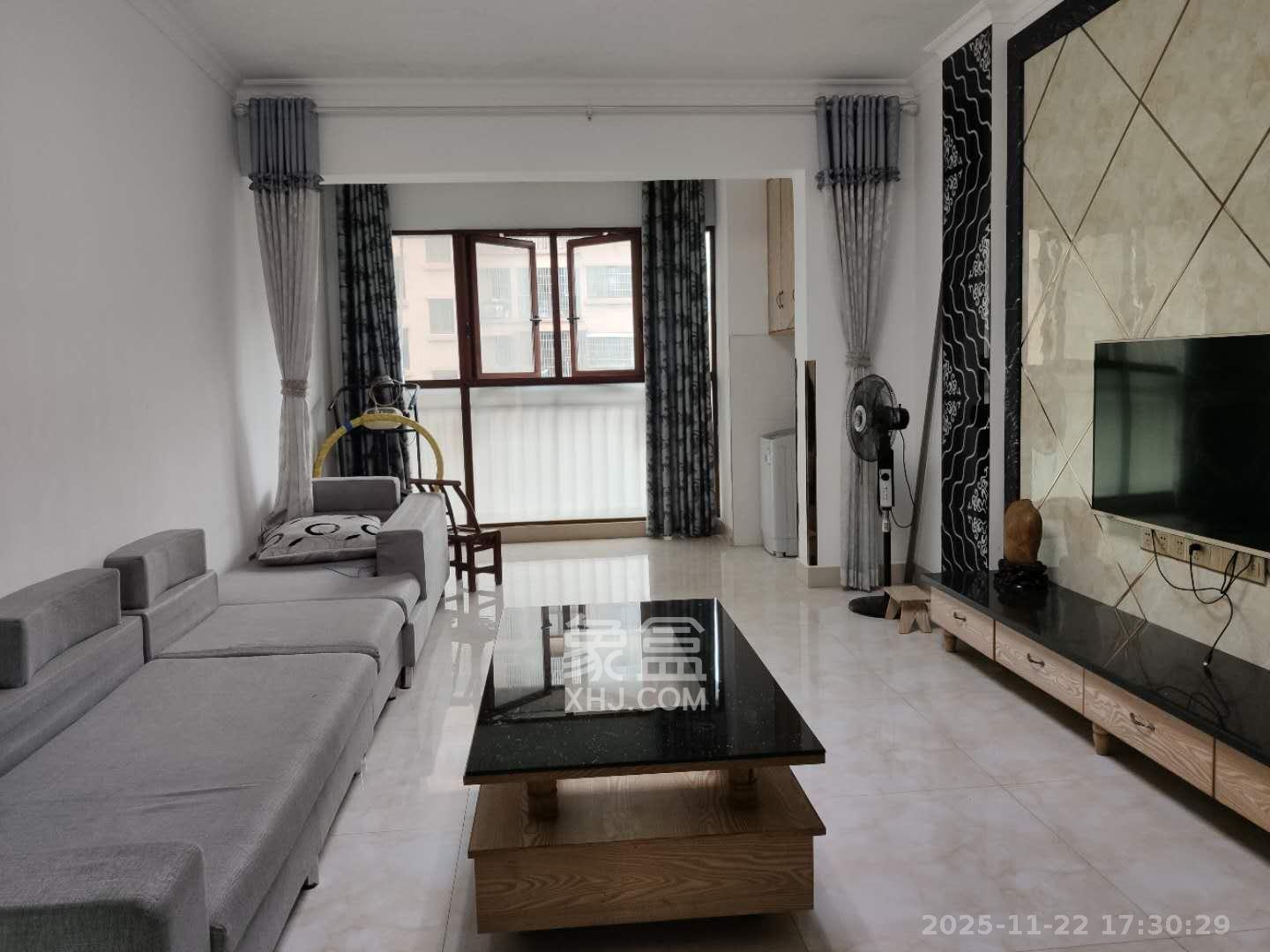 四季星城  3室2厅1卫    1900.0元/月室内图1