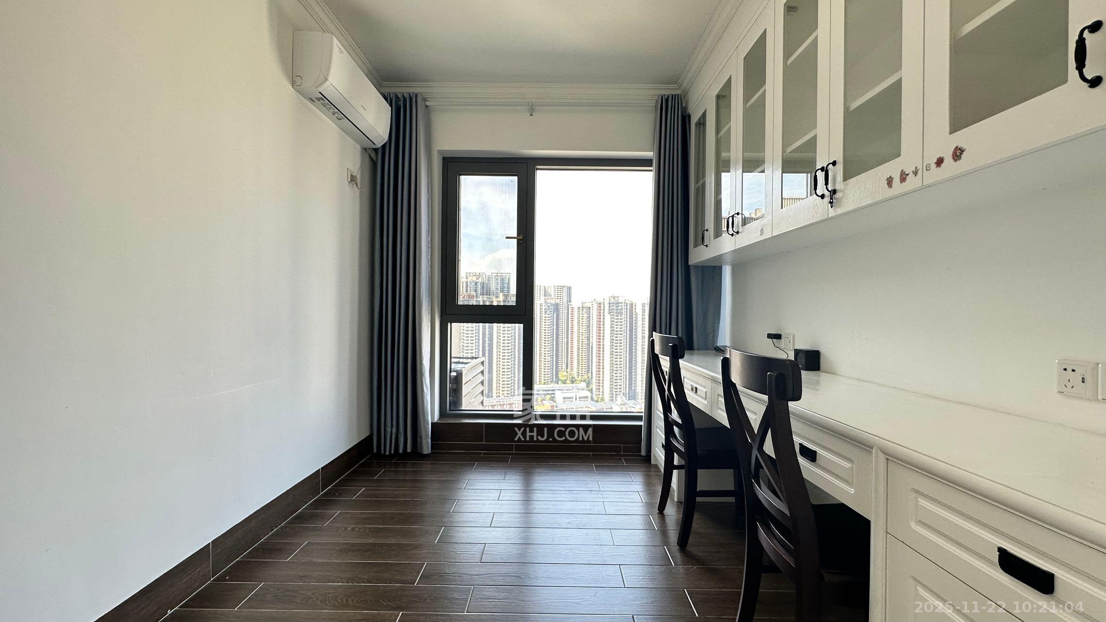 润和滨江府  4室2厅2卫    3300.0元/月室内图