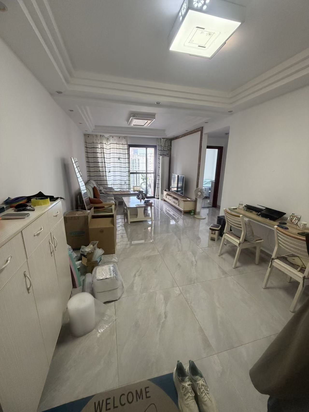 怡和湖城大境  1室2厅1卫    3400.0元/月